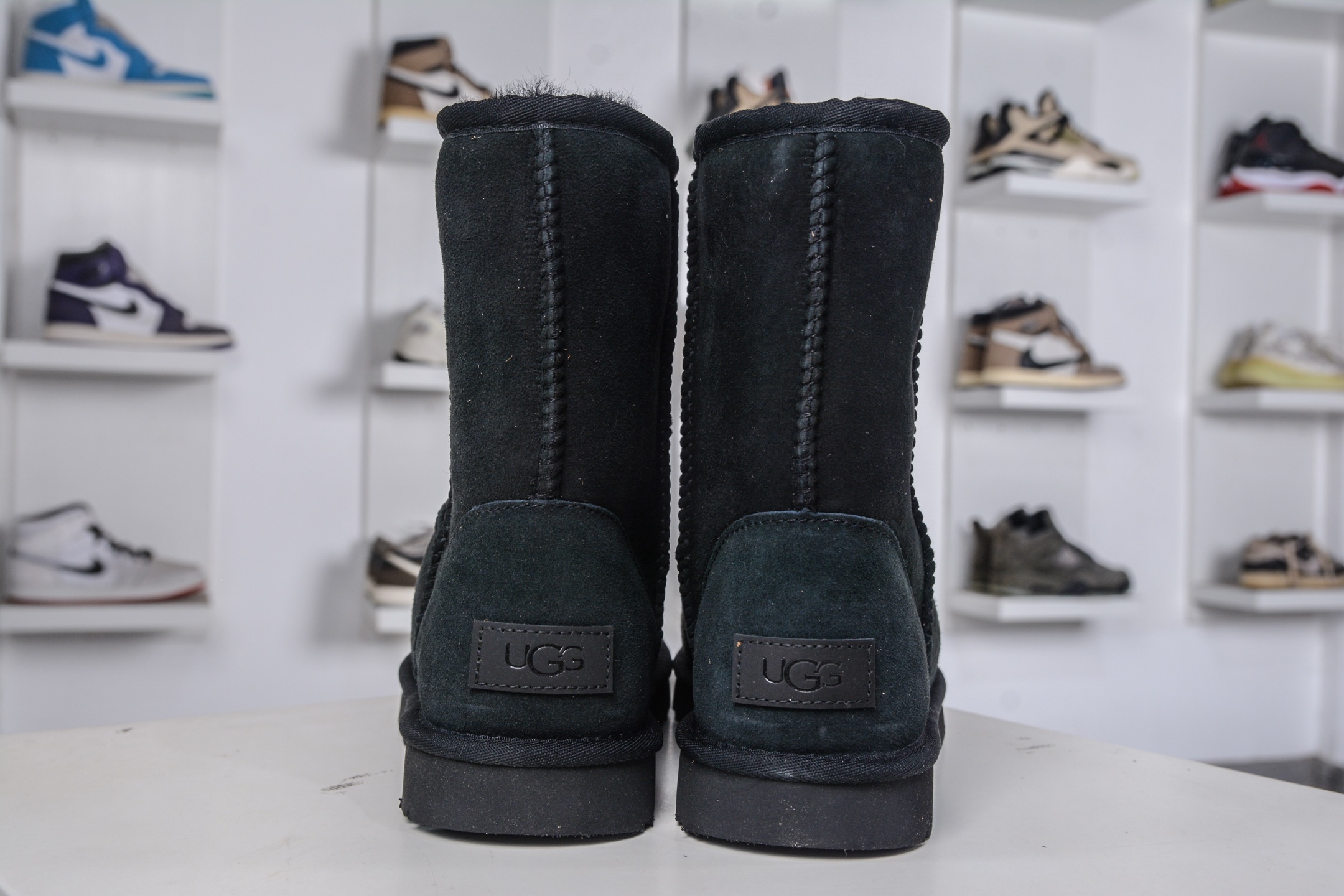 250 UGG 经典中筒女鞋 黑色 秋冬羊皮毛一体雪地靴 1016223-BLK