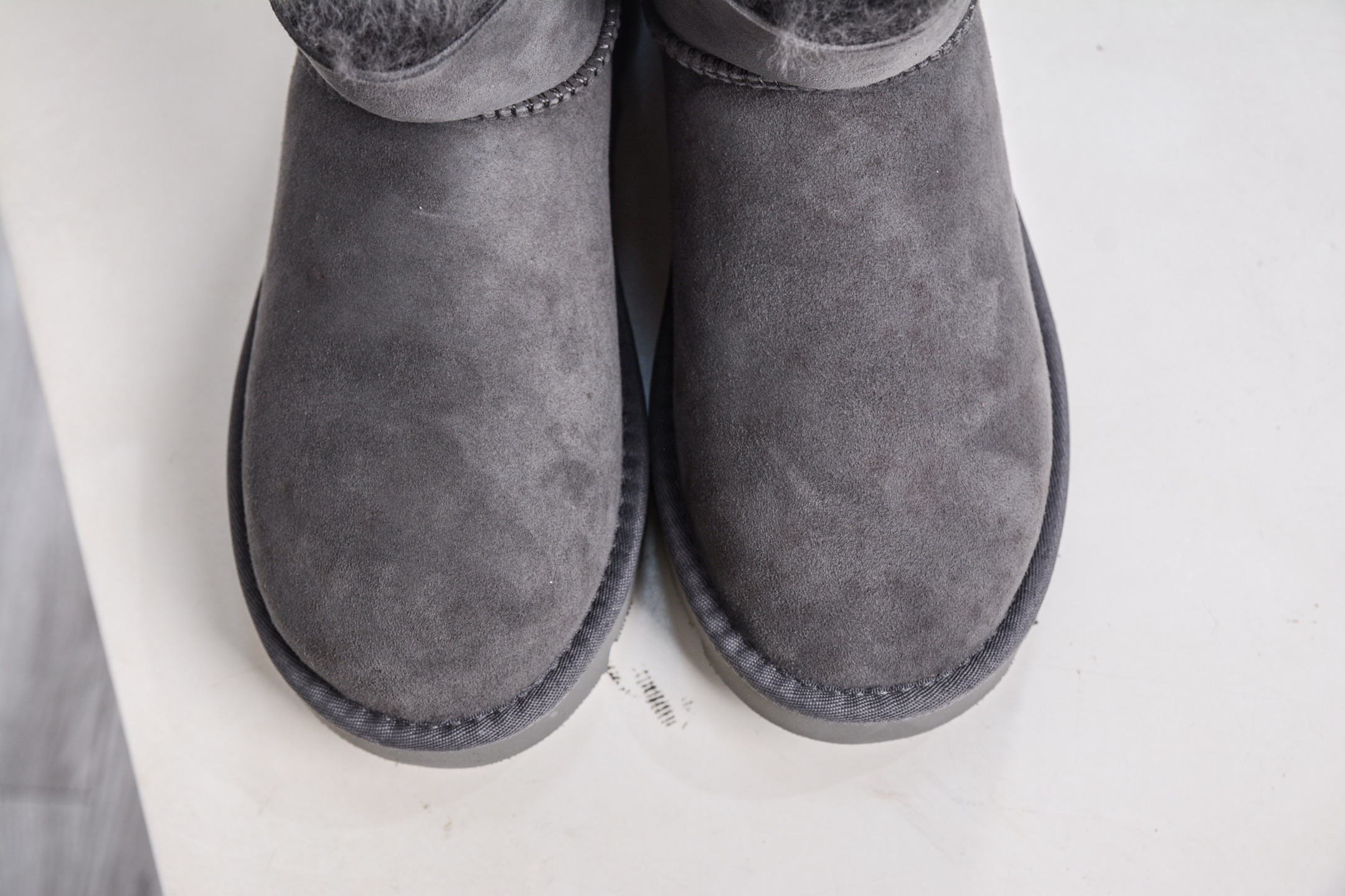 250 UGG MINI BAILEY BUTTON II 灰色 秋冬欧美风经典纽扣短筒平底套筒短靴雪地靴女靴 1016422-GREY