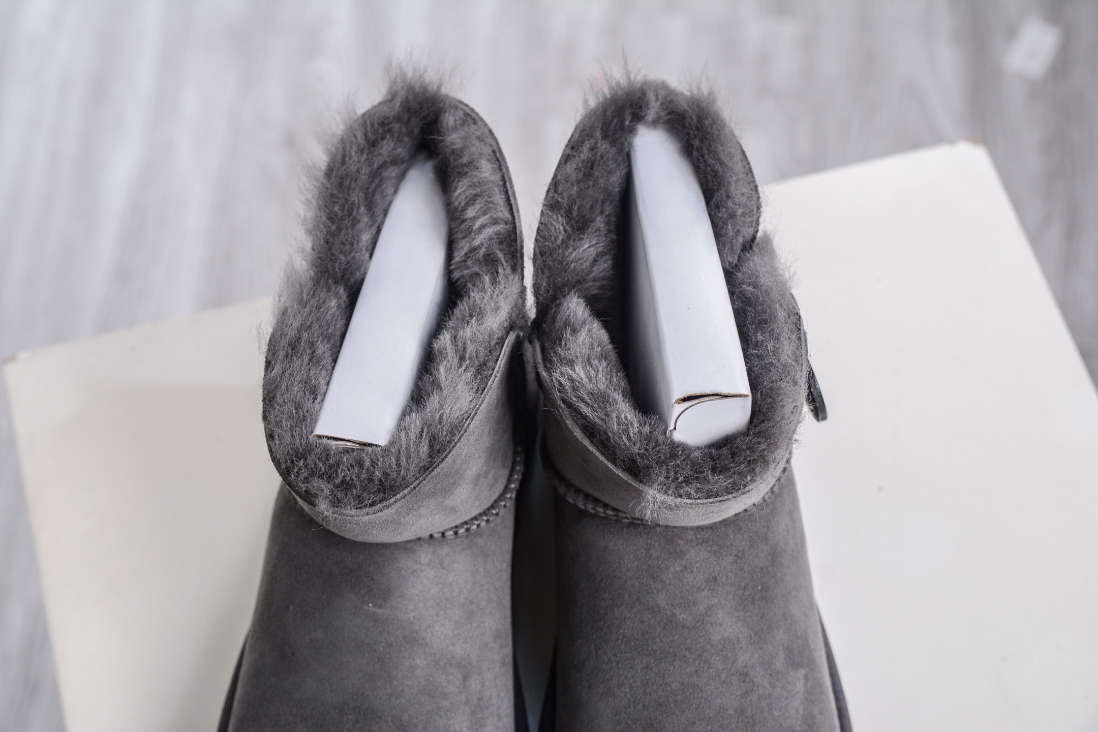 250 UGG MINI BAILEY BUTTON II 灰色 秋冬欧美风经典纽扣短筒平底套筒短靴雪地靴女靴 1016422-GREY