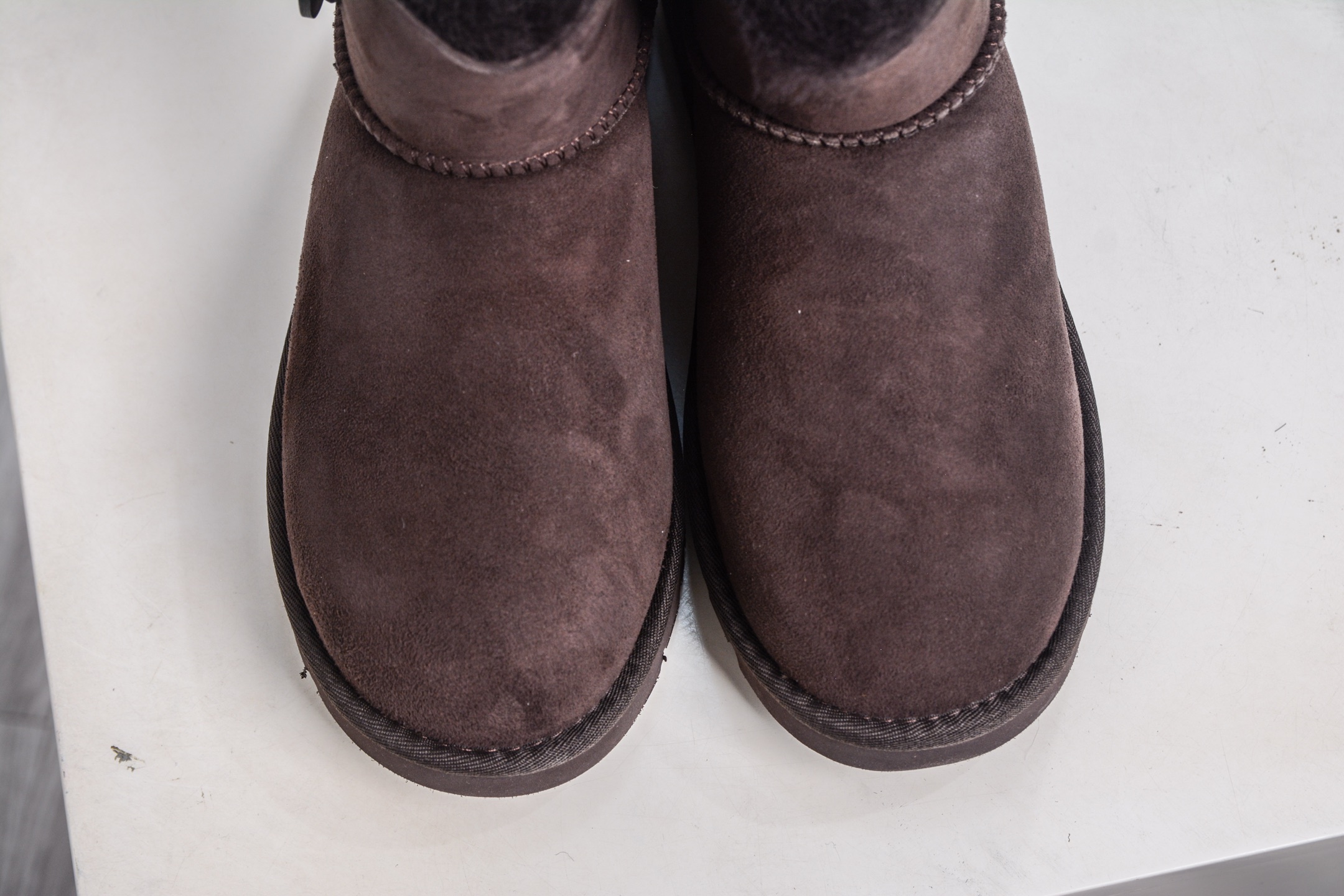 250 UGG MINI BAILEY BUTTON II 巧克力色 秋冬欧美风经典纽扣短筒平底套筒短靴雪地靴女靴 1016422-CHO