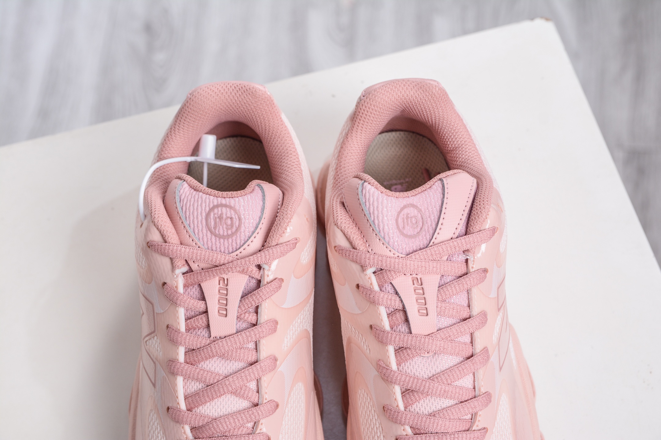 220 T版纯原 New Balance NB2000 舒适百搭防滑耐磨低帮 休闲跑步鞋 U2000JG