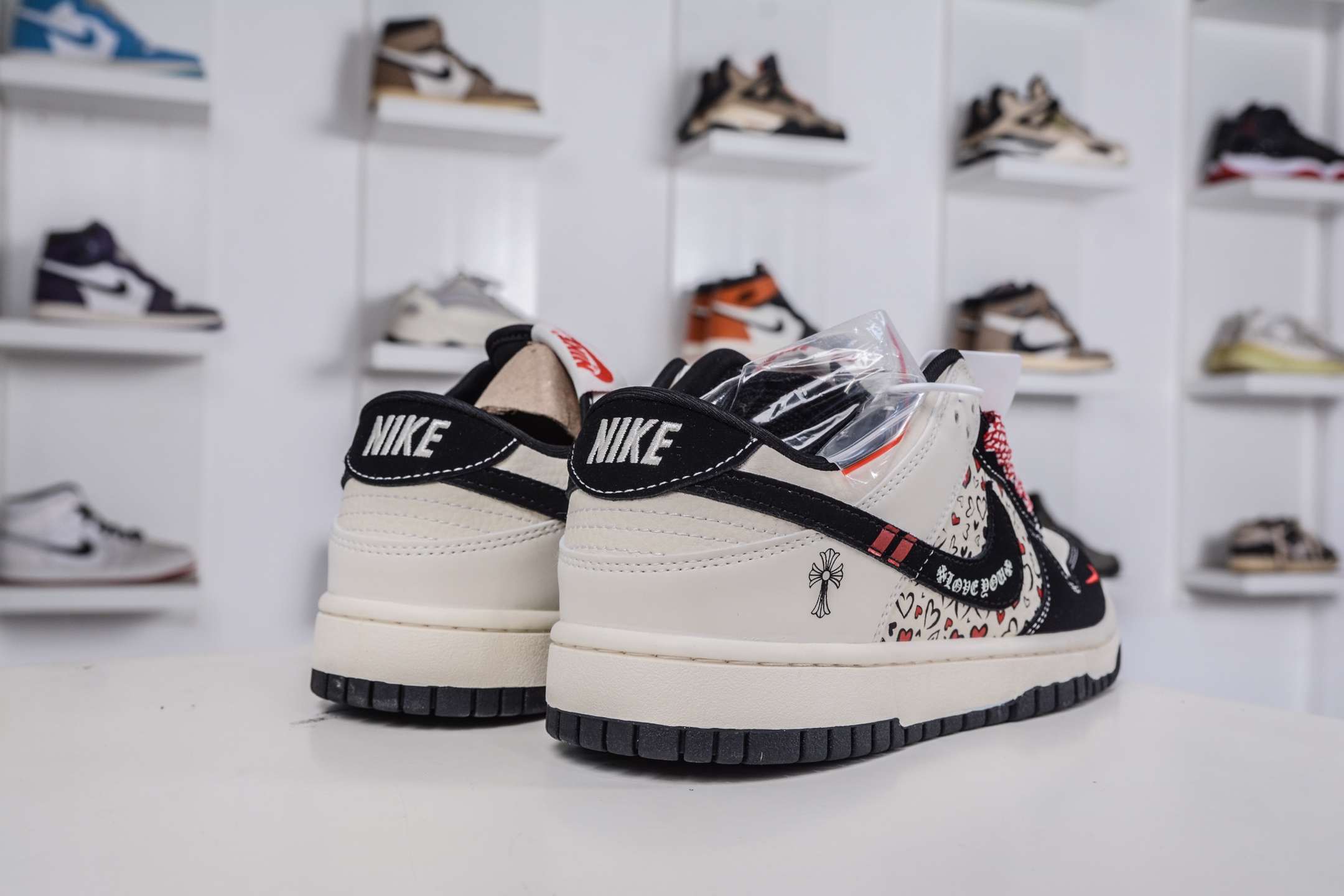 270 Air Jordan AJ1 Low X Chrome Hearts 低帮联名克罗心-白黑红爱心拼花 SR8888-011