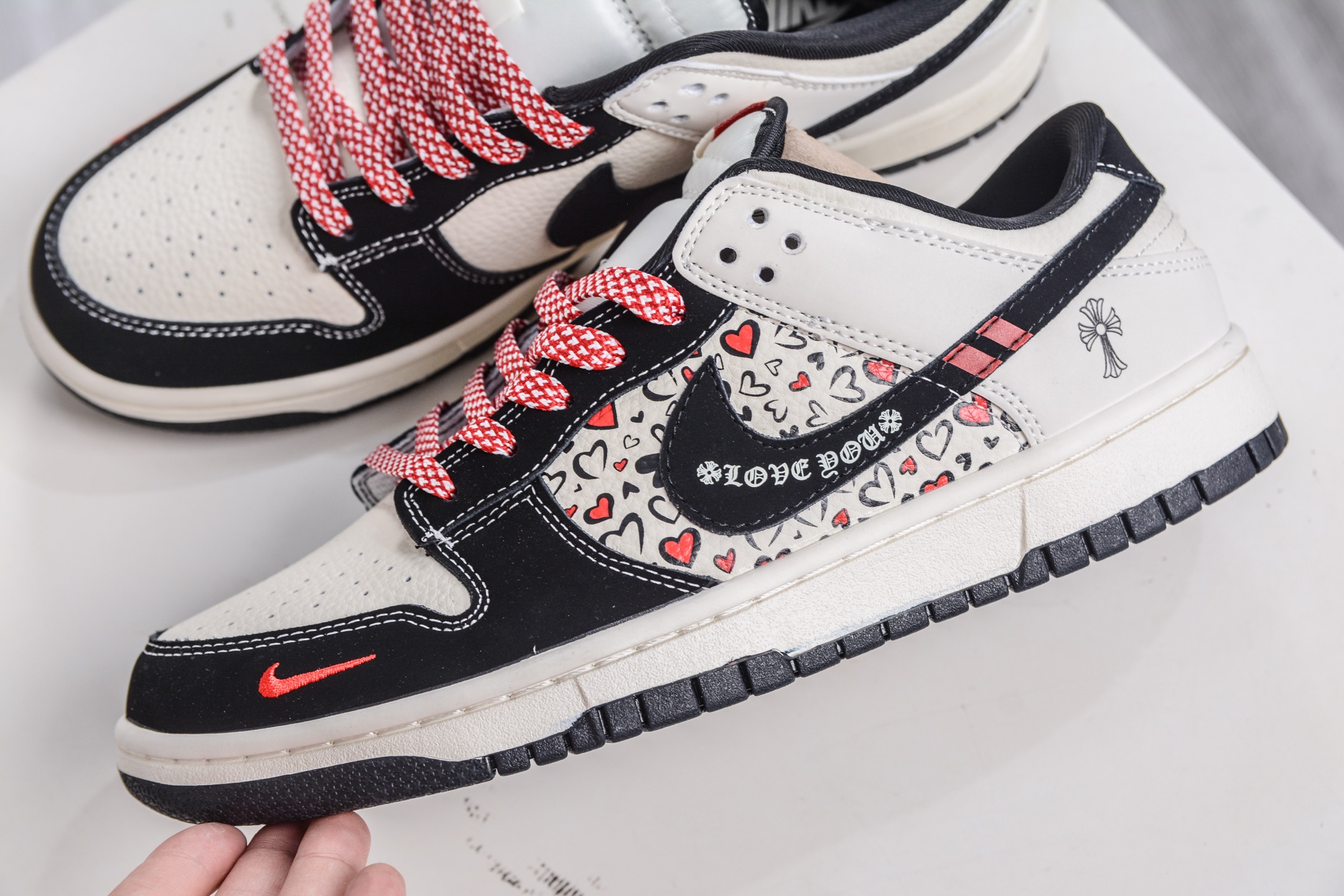 270 Air Jordan AJ1 Low X Chrome Hearts 低帮联名克罗心-白黑红爱心拼花 SR8888-011