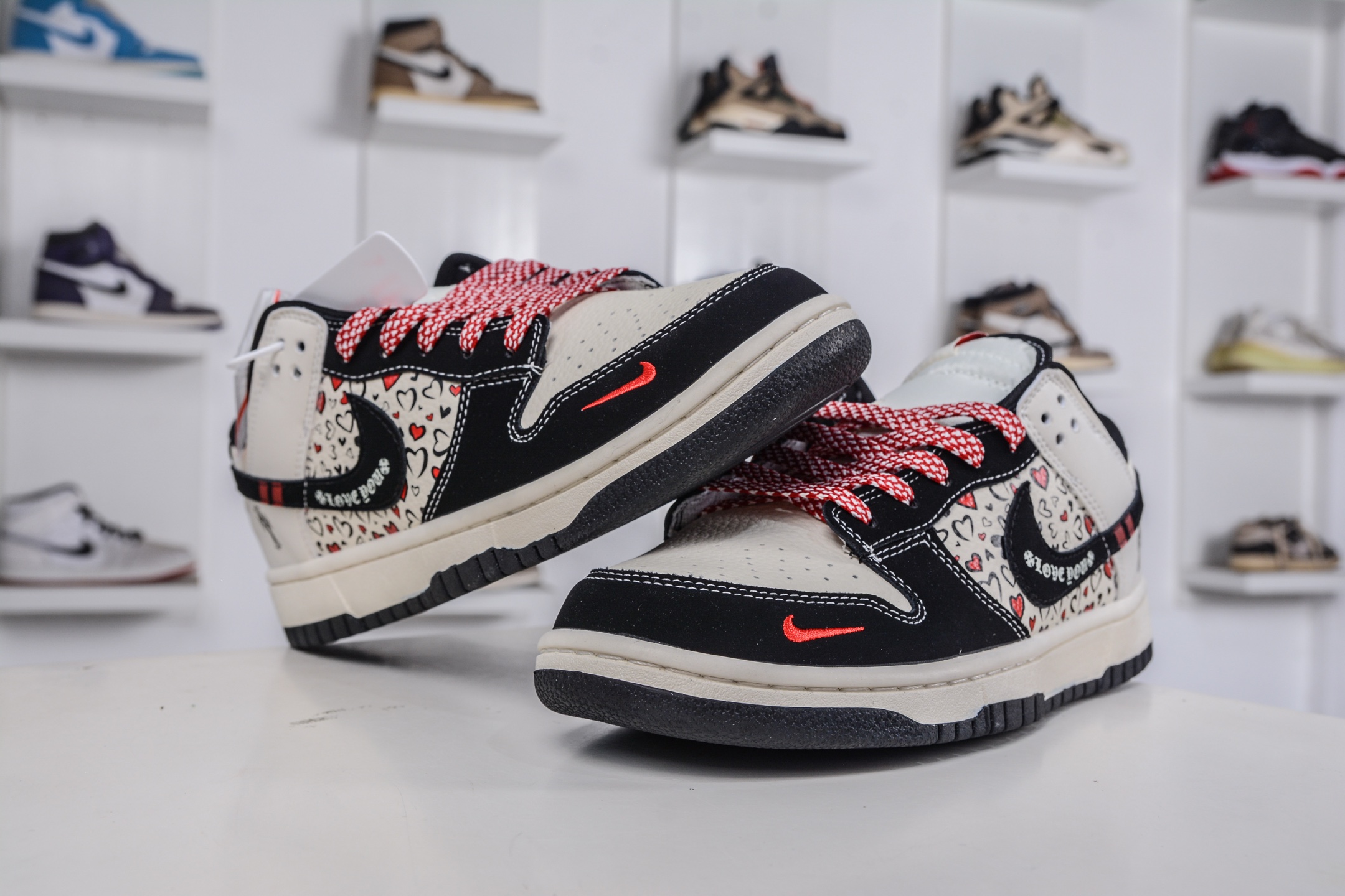 270 Air Jordan AJ1 Low X Chrome Hearts 低帮联名克罗心-白黑红爱心拼花 SR8888-011