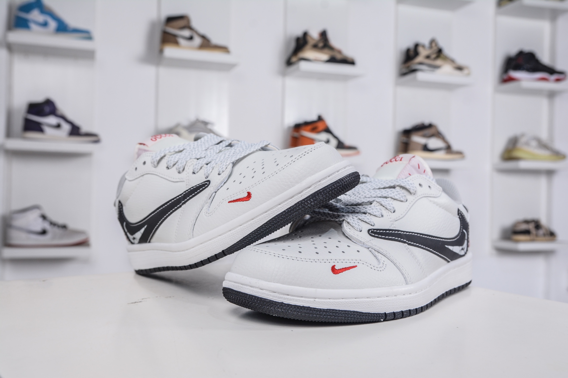 270 TS x Air Jordan x GUCCI AJ1 Low 倒钩低帮联名古驰-白黑裂纹勾 DZ5899-029