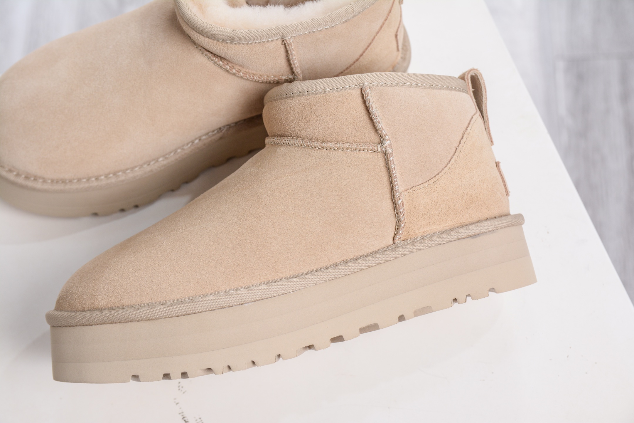 250 UGG 周冬雨同款 厚底3cm 菜籽色 1135092-MDSD