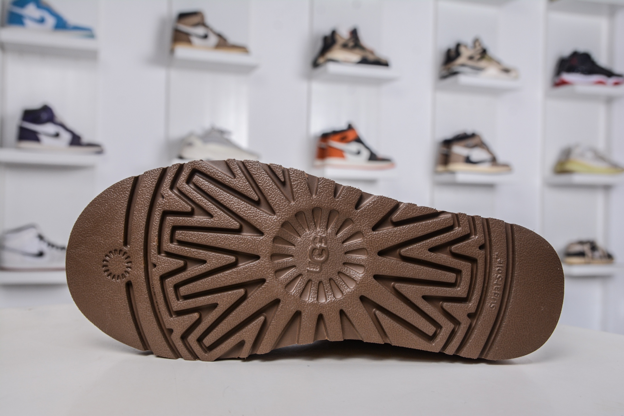 250 UGG 周冬雨同款 厚底3cm 栗色 1135092-CHE