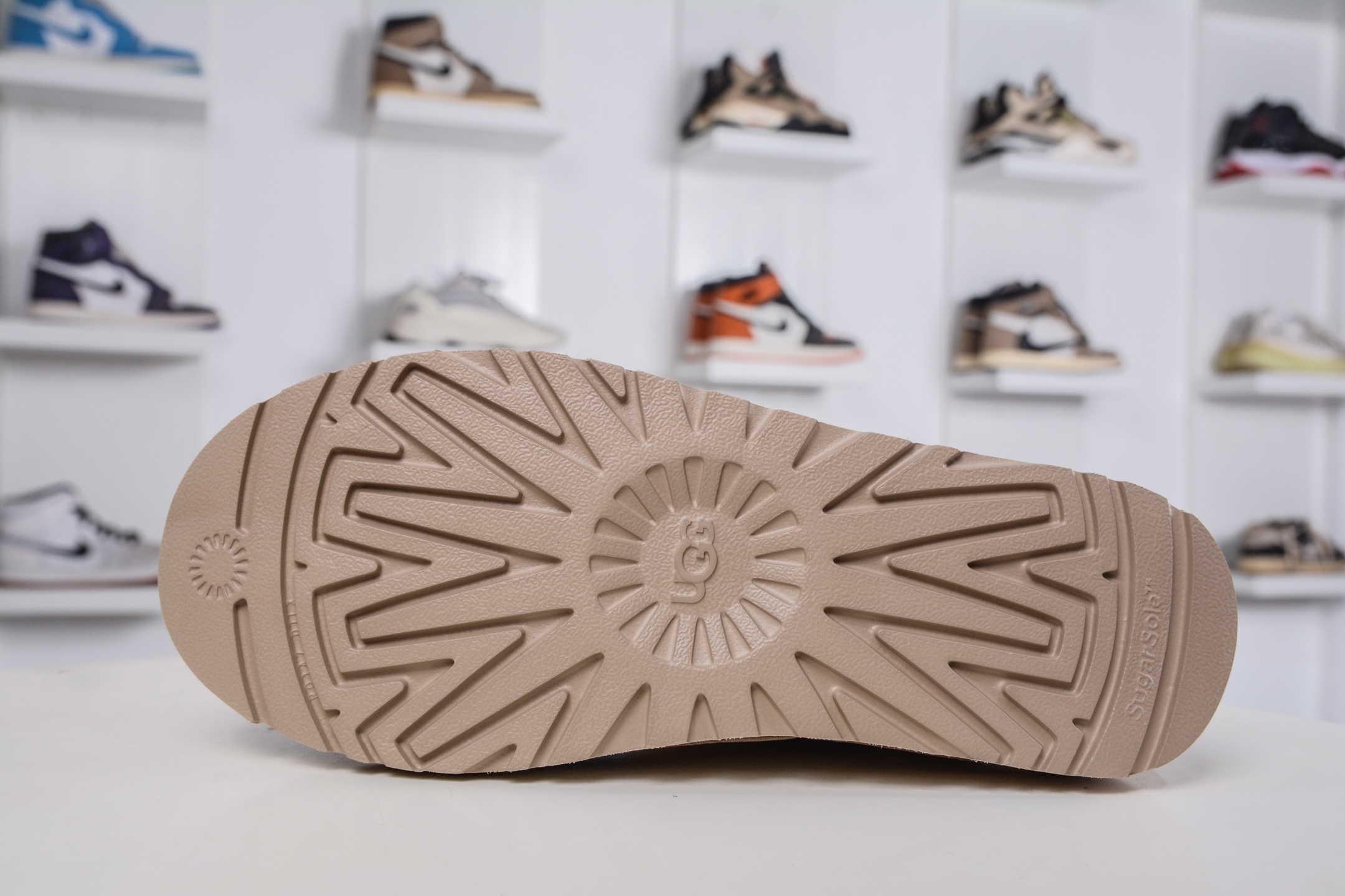 220 UGG MINI BAILEY BUTTON II 沙色 秋冬欧美风经典纽扣短筒平底套筒短靴雪地靴女靴 1016422-SAND