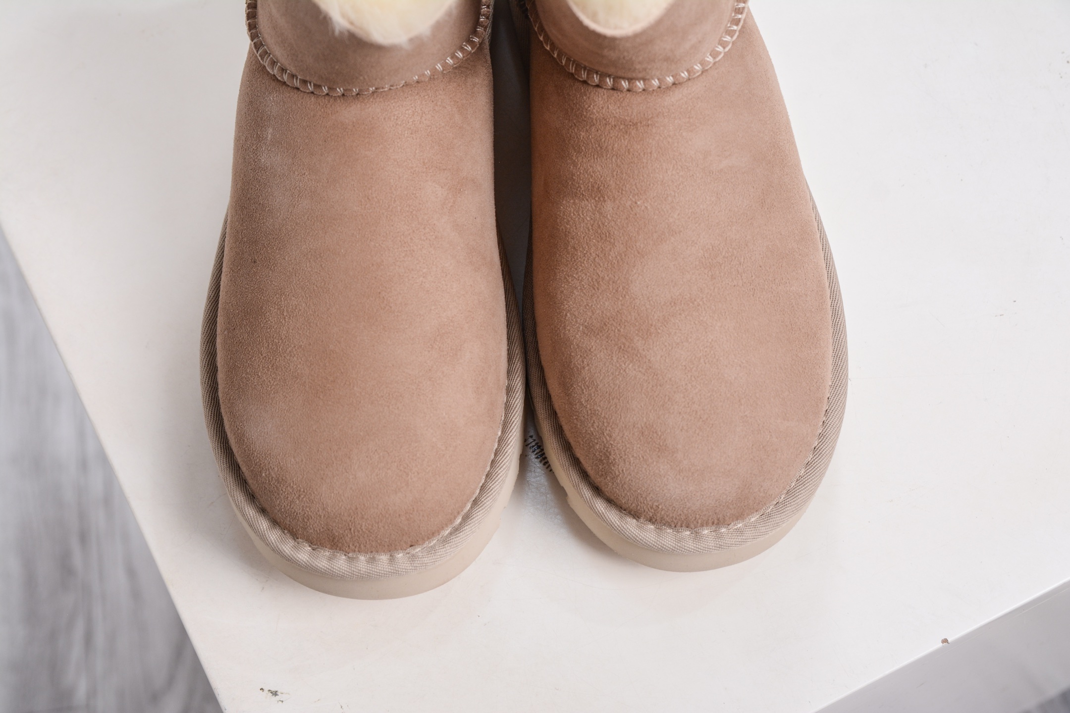 220 UGG MINI BAILEY BUTTON II 沙色 秋冬欧美风经典纽扣短筒平底套筒短靴雪地靴女靴 1016422-SAND