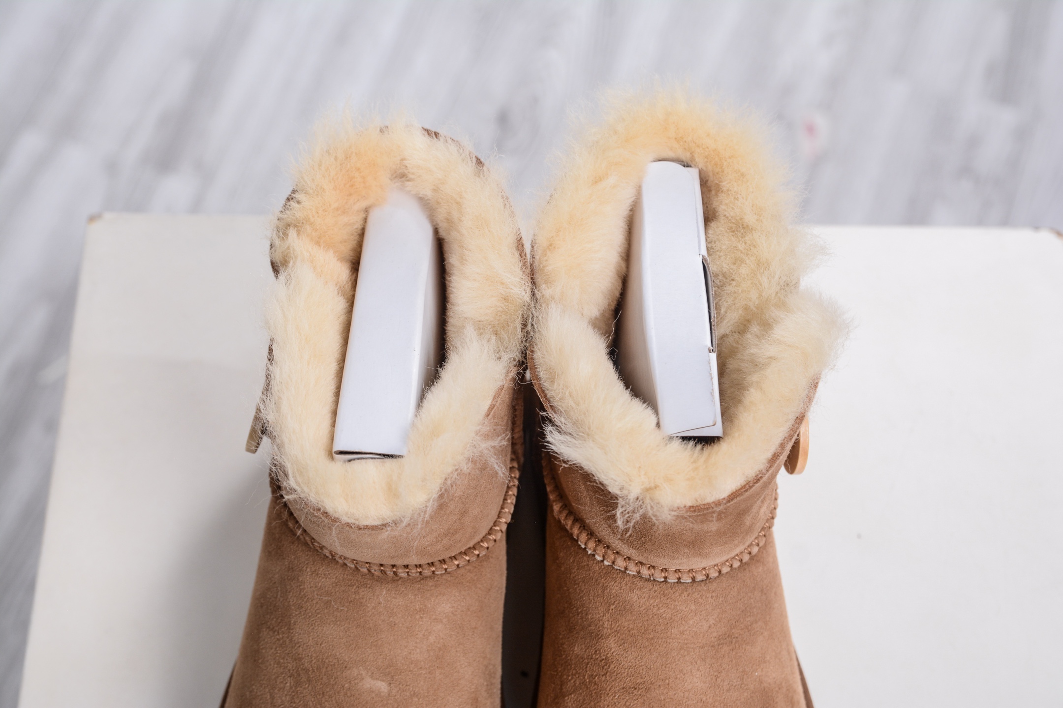 220 UGG MINI BAILEY BUTTON II 栗色 秋冬欧美风经典纽扣短筒平底套筒短靴雪地靴女靴 1016422-CHE