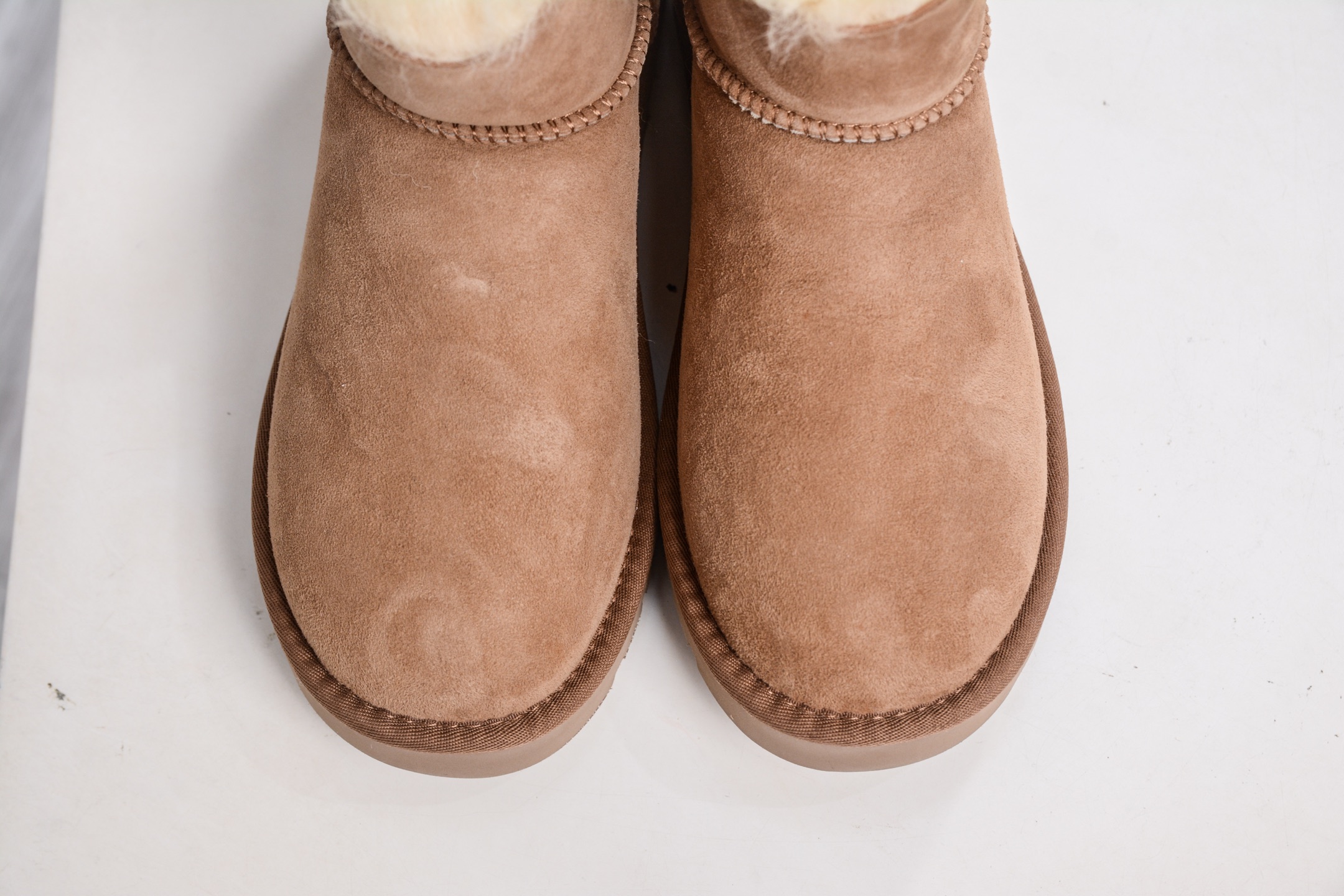 220 UGG MINI BAILEY BUTTON II 栗色 秋冬欧美风经典纽扣短筒平底套筒短靴雪地靴女靴 1016422-CHE