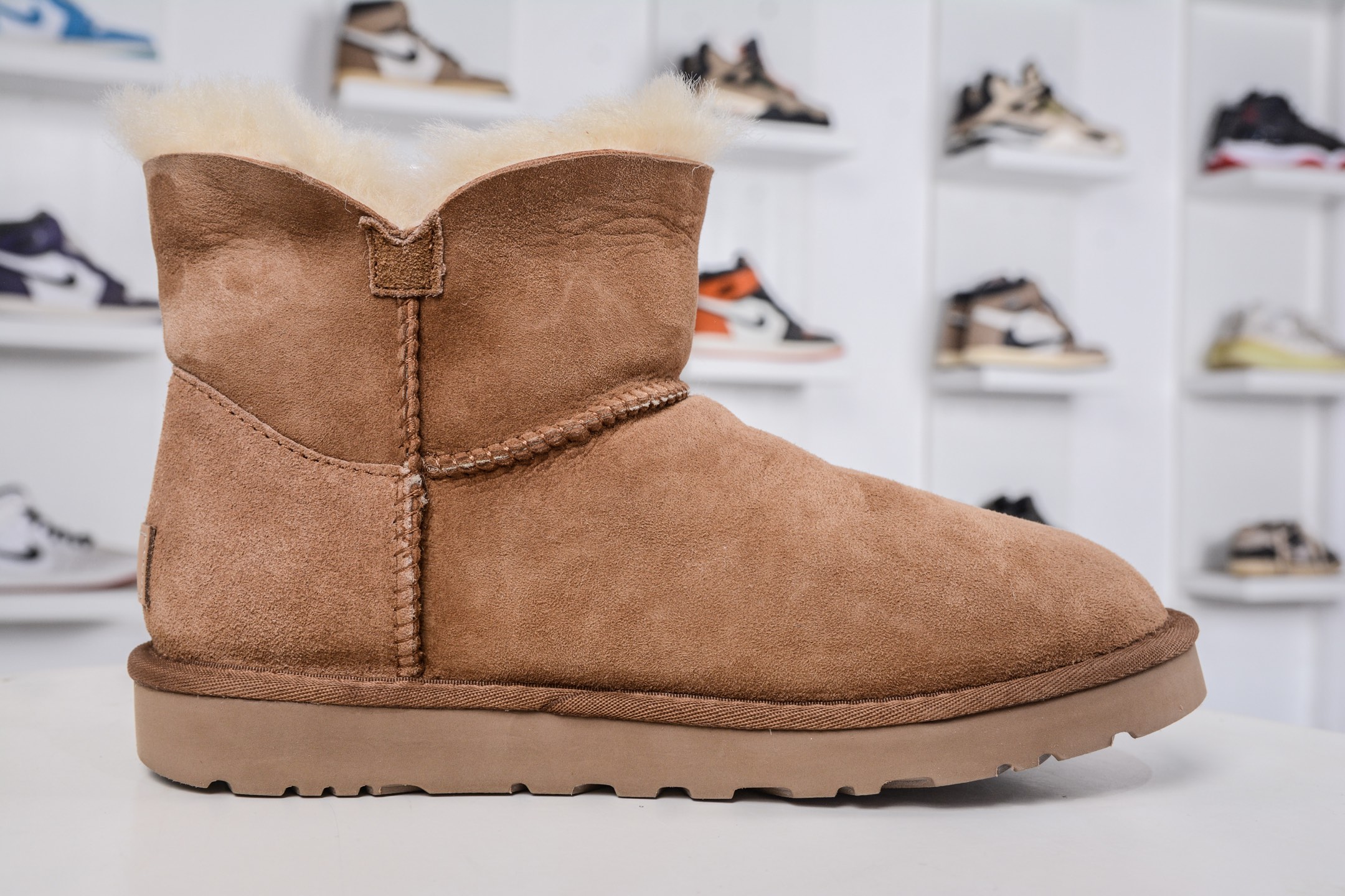 220 UGG MINI BAILEY BUTTON II 栗色 秋冬欧美风经典纽扣短筒平底套筒短靴雪地靴女靴 1016422-CHE