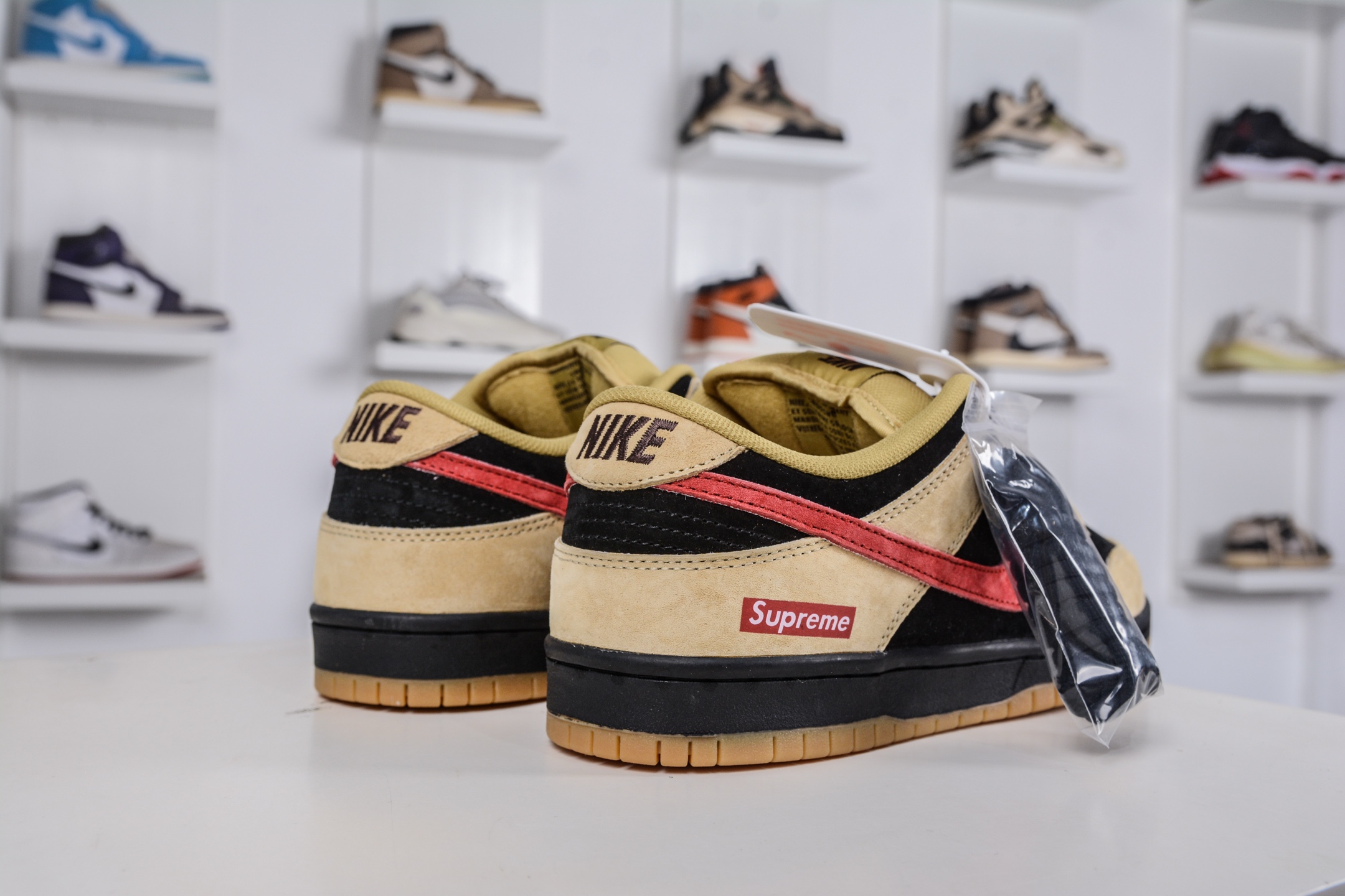 200 Nike Dunk SB LOW x Supreme SUP联名-黑黄红勾 BQ6817-204