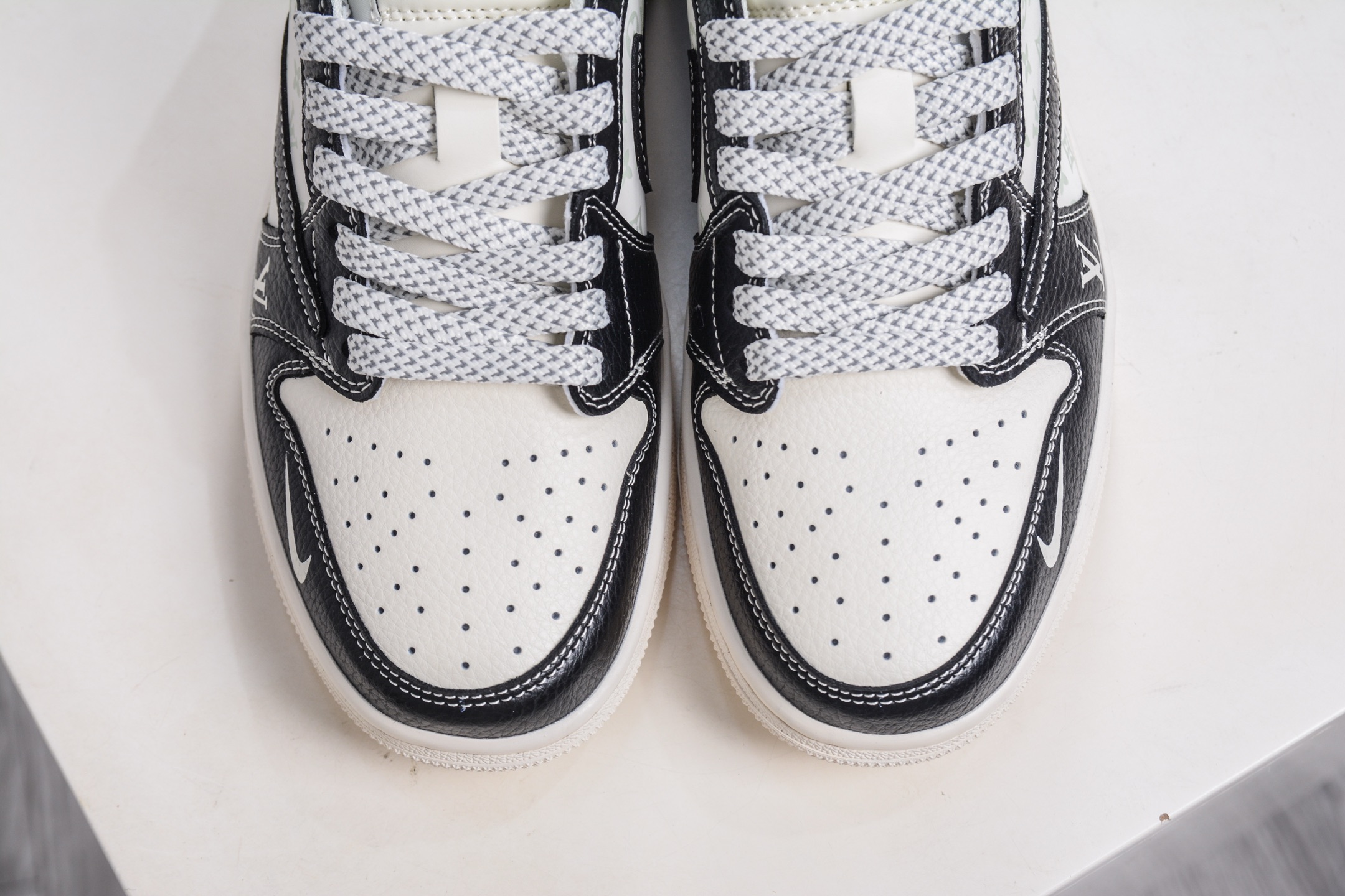 270 TS x Air Jordan x Louis Vuitton AJ1 Low 倒钩低帮LV联名-黑武士涂鸦 CX5050-Y29