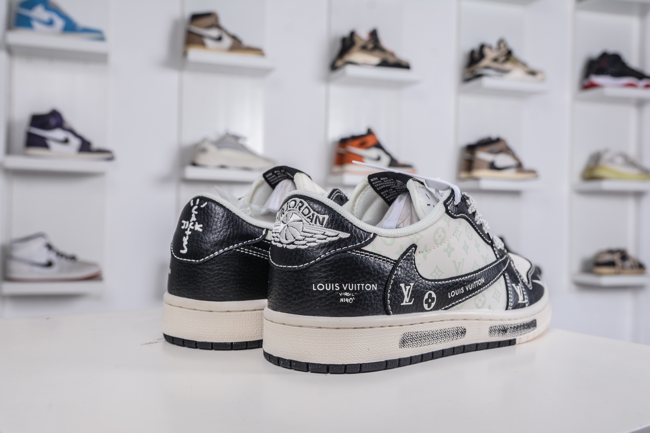 270 TS x Air Jordan x Louis Vuitton AJ1 Low 倒钩低帮LV联名-黑武士涂鸦 CX5050-Y29