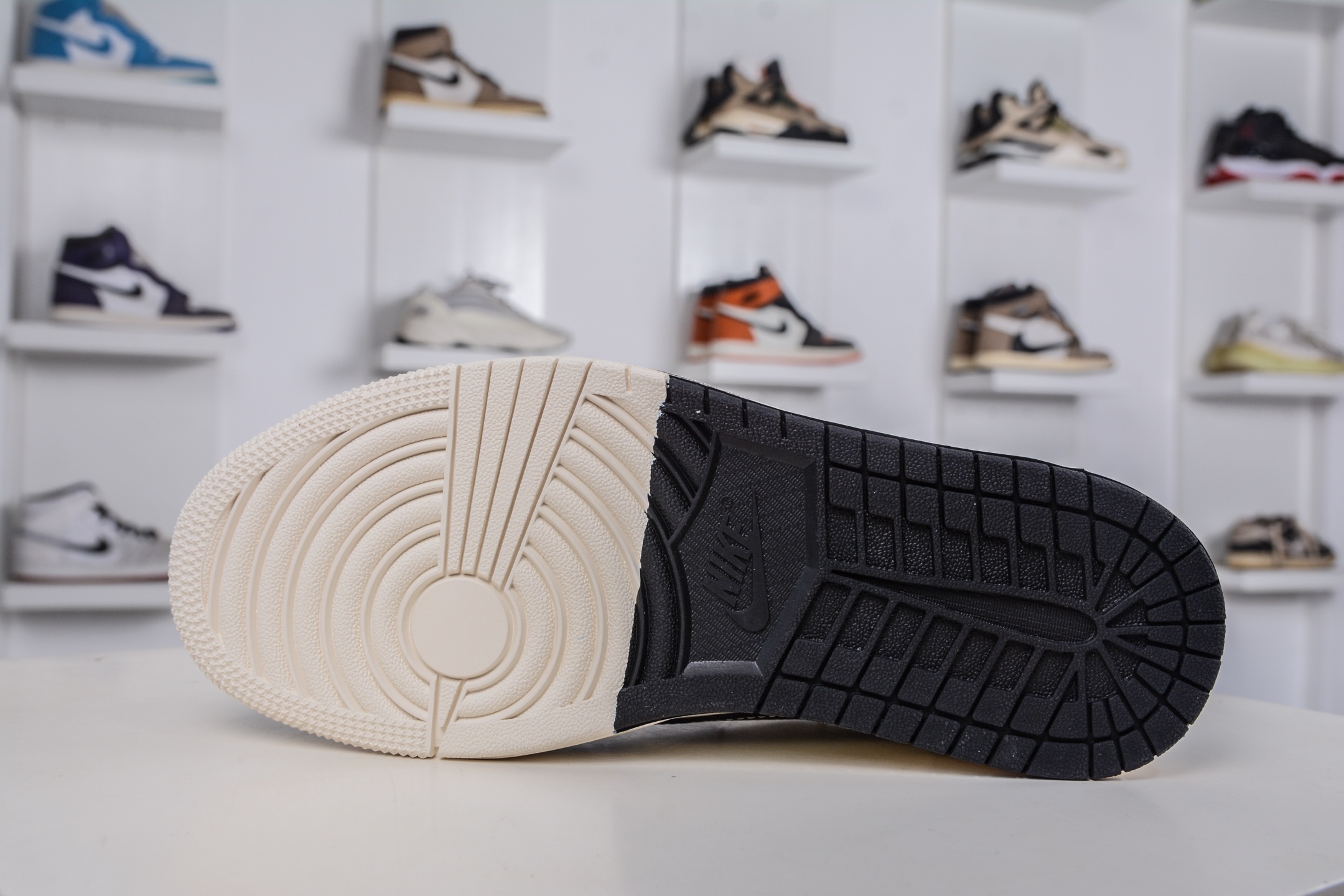 270 TS x Air Jordan x Louis Vuitton AJ1 Low 倒钩低帮LV联名-黑武士涂鸦 CX5050-Y29