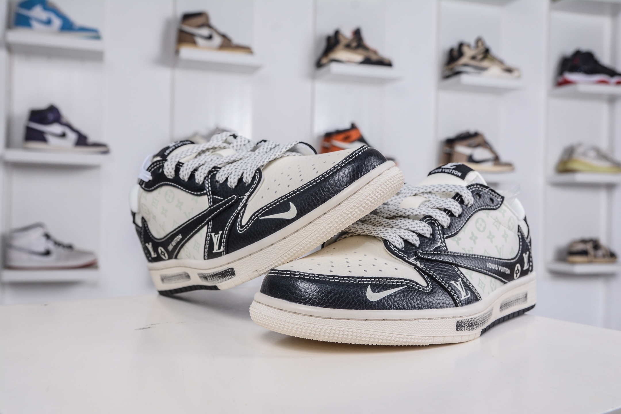 270 TS x Air Jordan x Louis Vuitton AJ1 Low 倒钩低帮LV联名-黑武士涂鸦 CX5050-Y29