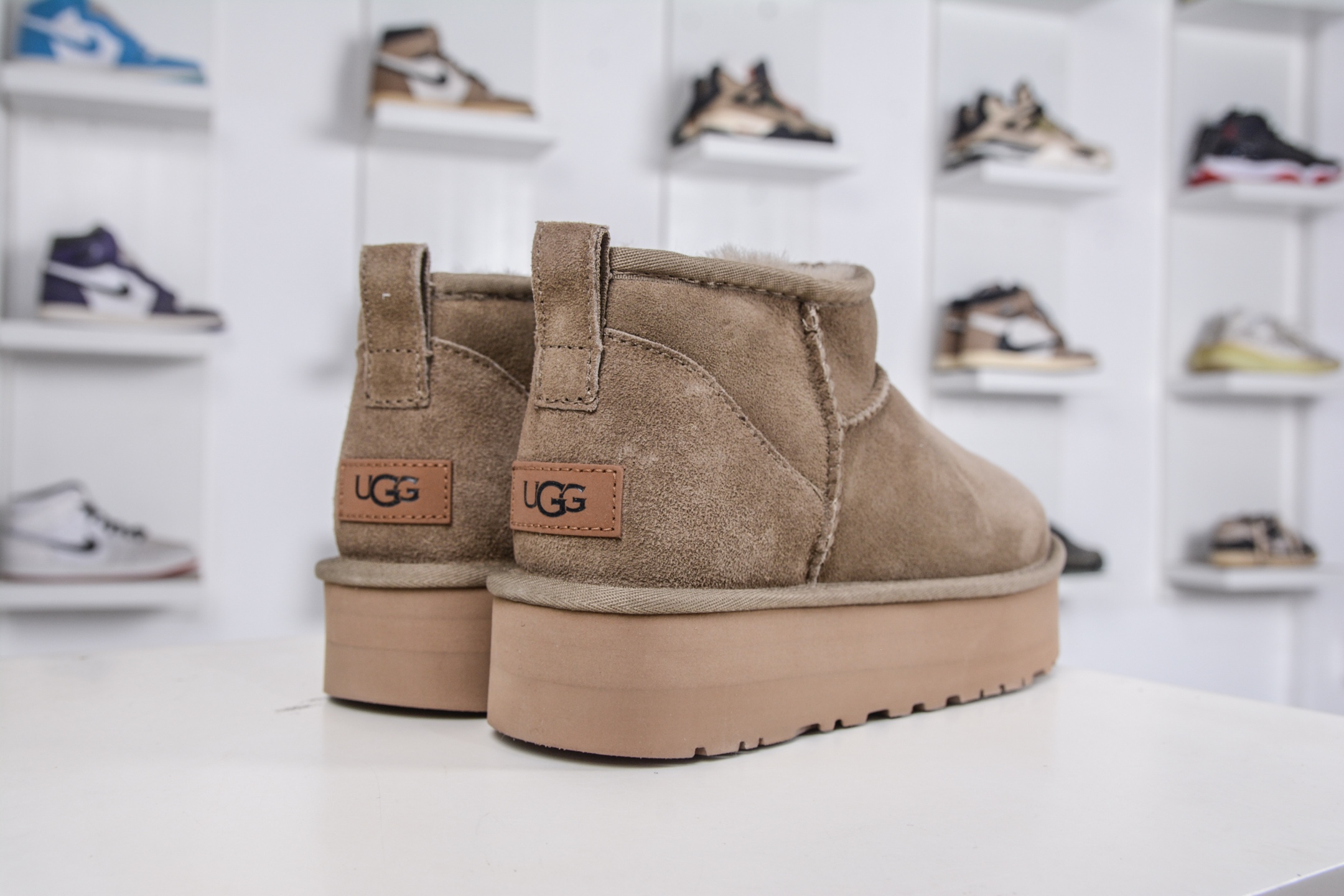 230 UGG 周冬雨同款 厚底3cm 棕色 1135092-ALP