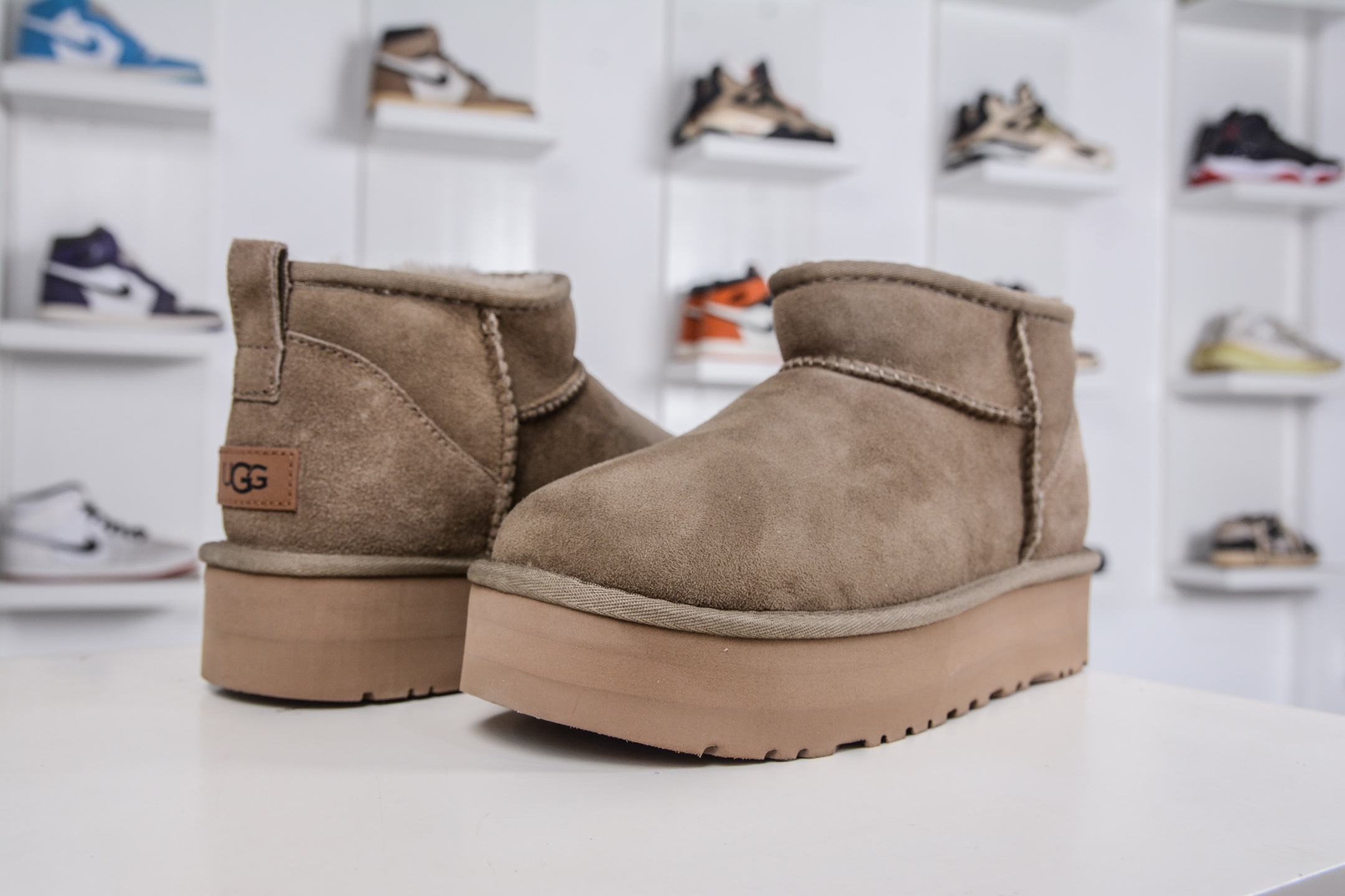 230 UGG 周冬雨同款 厚底3cm 棕色 1135092-ALP