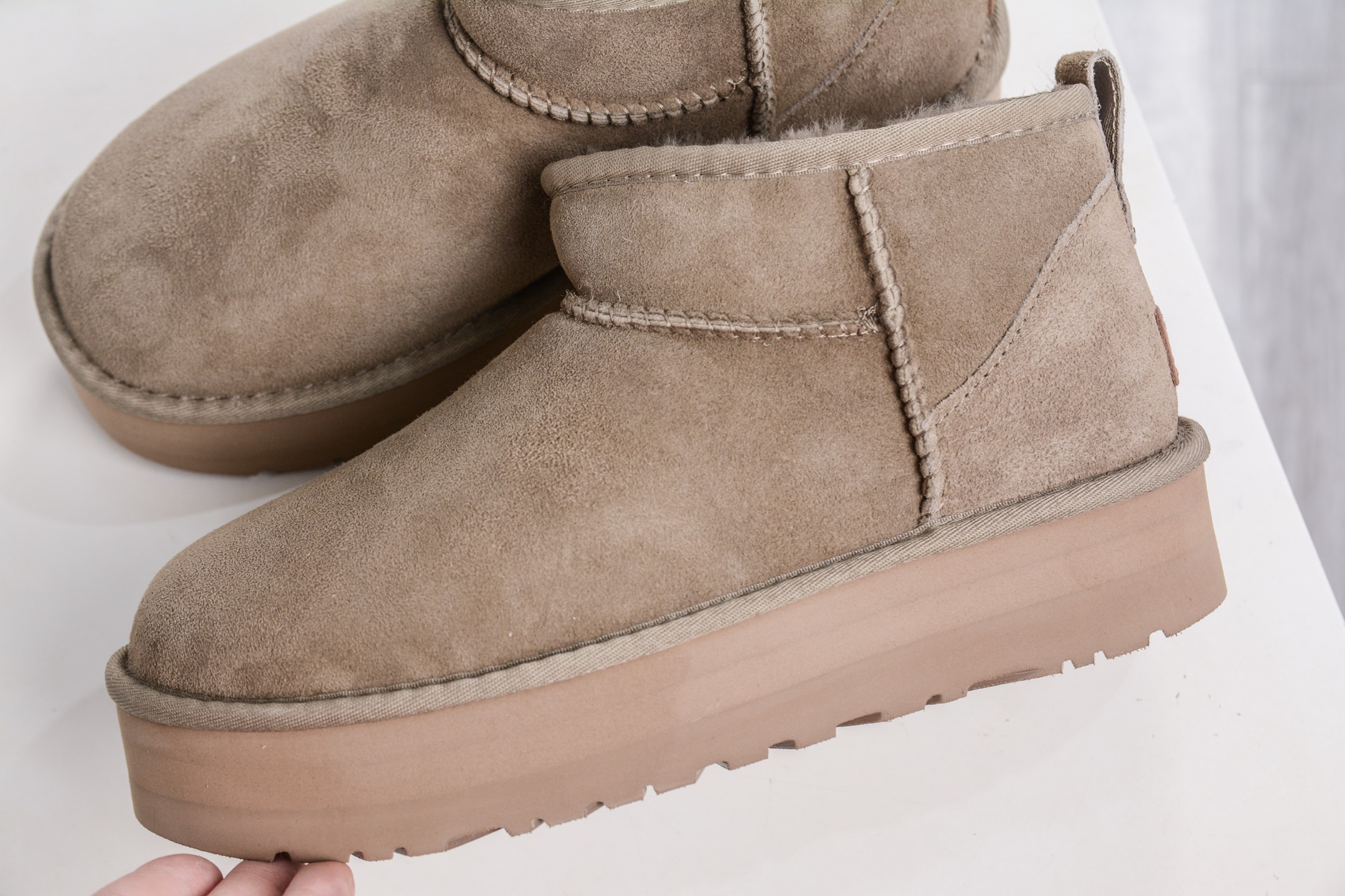230 UGG 周冬雨同款 厚底3cm 棕色 1135092-ALP