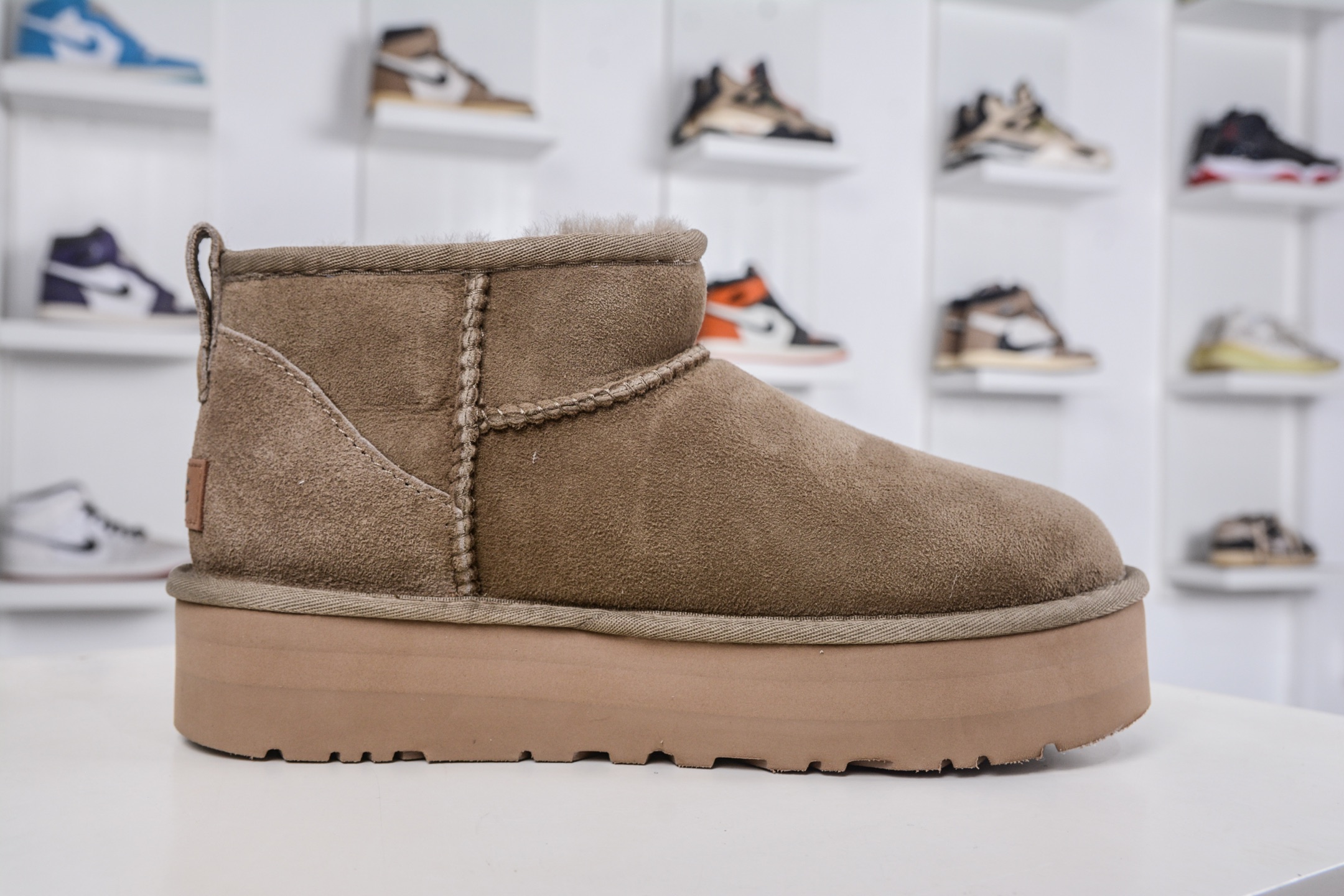 230 UGG 周冬雨同款 厚底3cm 棕色 1135092-ALP