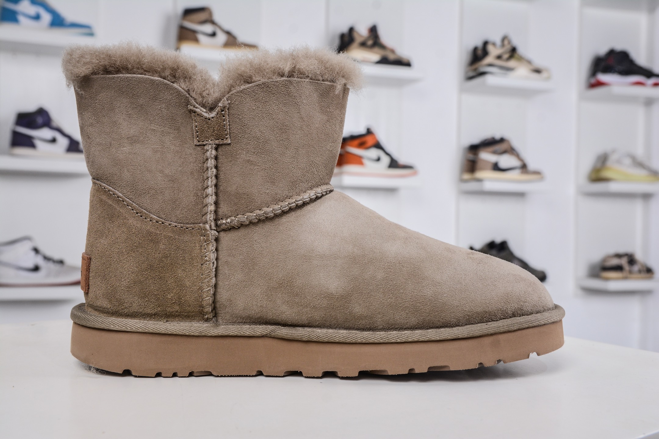 220 UGG MINI BAILEY BUTTON II 棕色 秋冬欧美风经典纽扣短筒平底套筒短靴雪地靴女靴 1016422-ALP