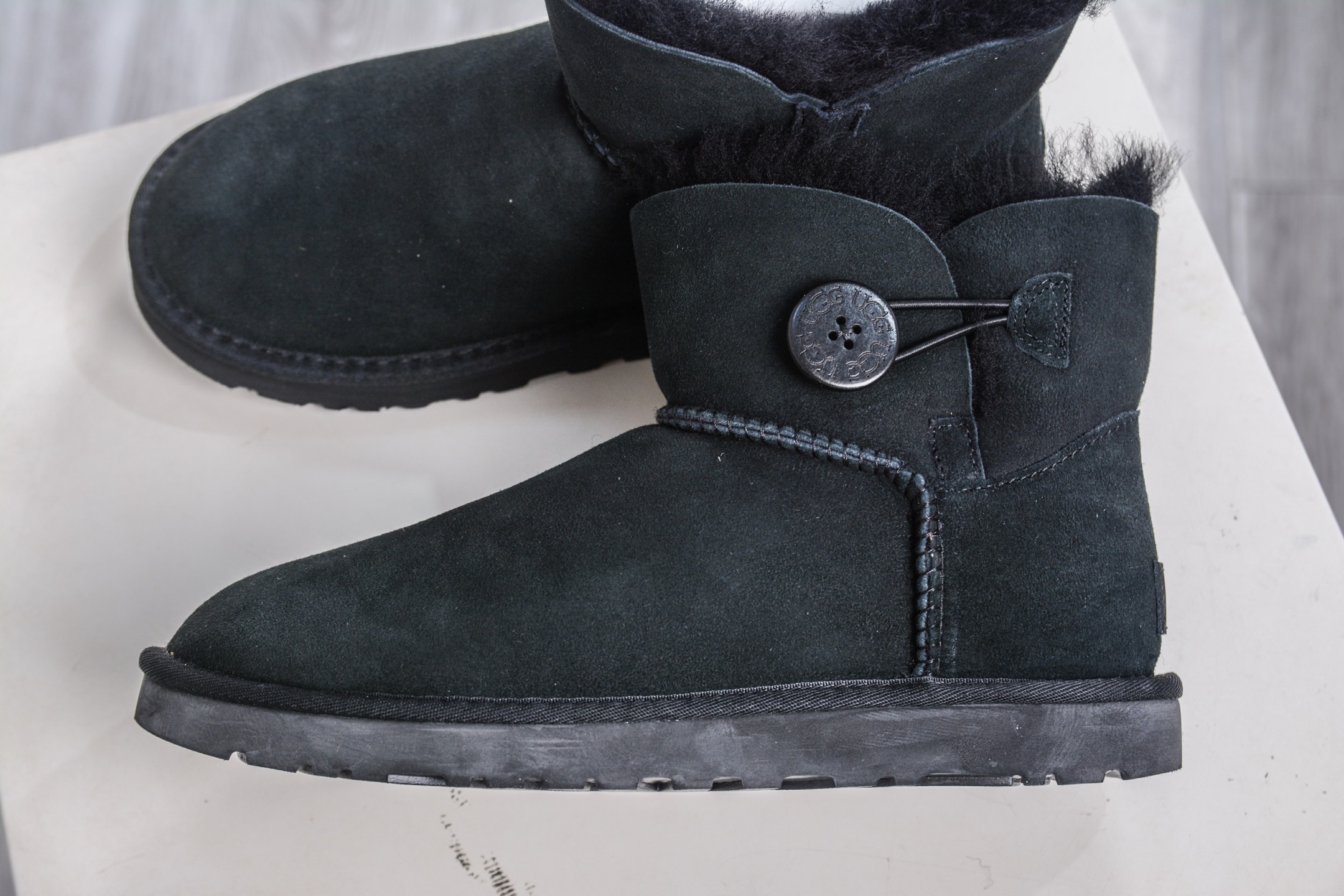 220 UGG MINI BAILEY BUTTON II 黑色 秋冬欧美风经典纽扣短筒平底套筒短靴雪地靴女靴 1016422-BLK