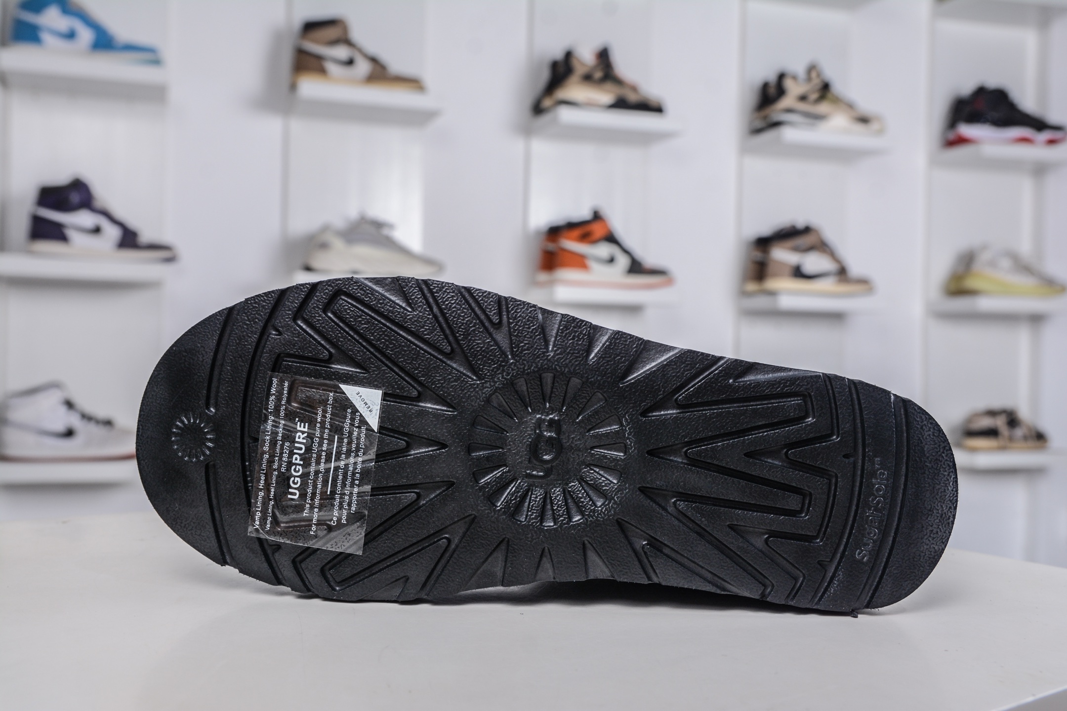 220 UGG MINI BAILEY BUTTON II 黑色 秋冬欧美风经典纽扣短筒平底套筒短靴雪地靴女靴 1016422-BLK