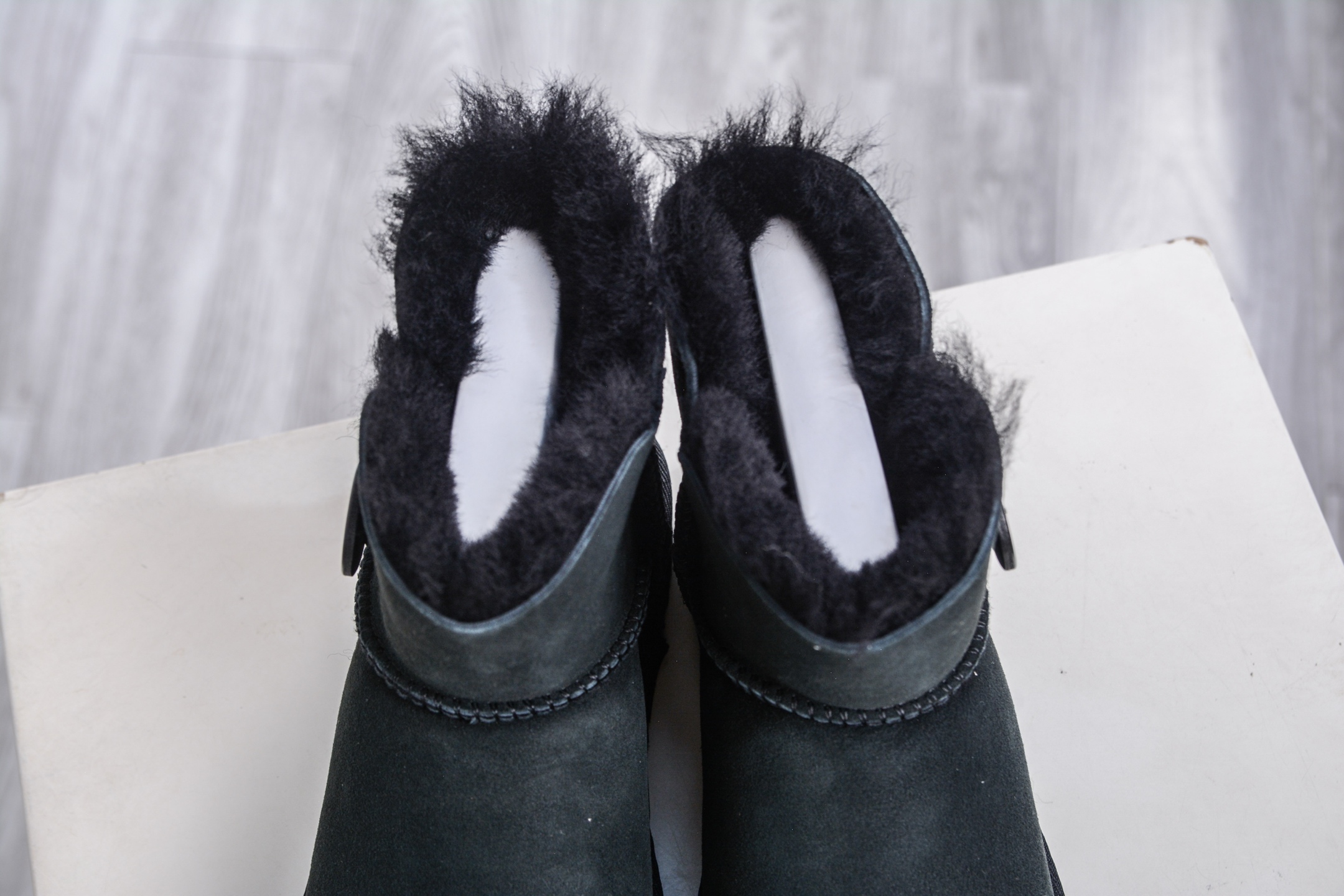 220 UGG MINI BAILEY BUTTON II 黑色 秋冬欧美风经典纽扣短筒平底套筒短靴雪地靴女靴 1016422-BLK