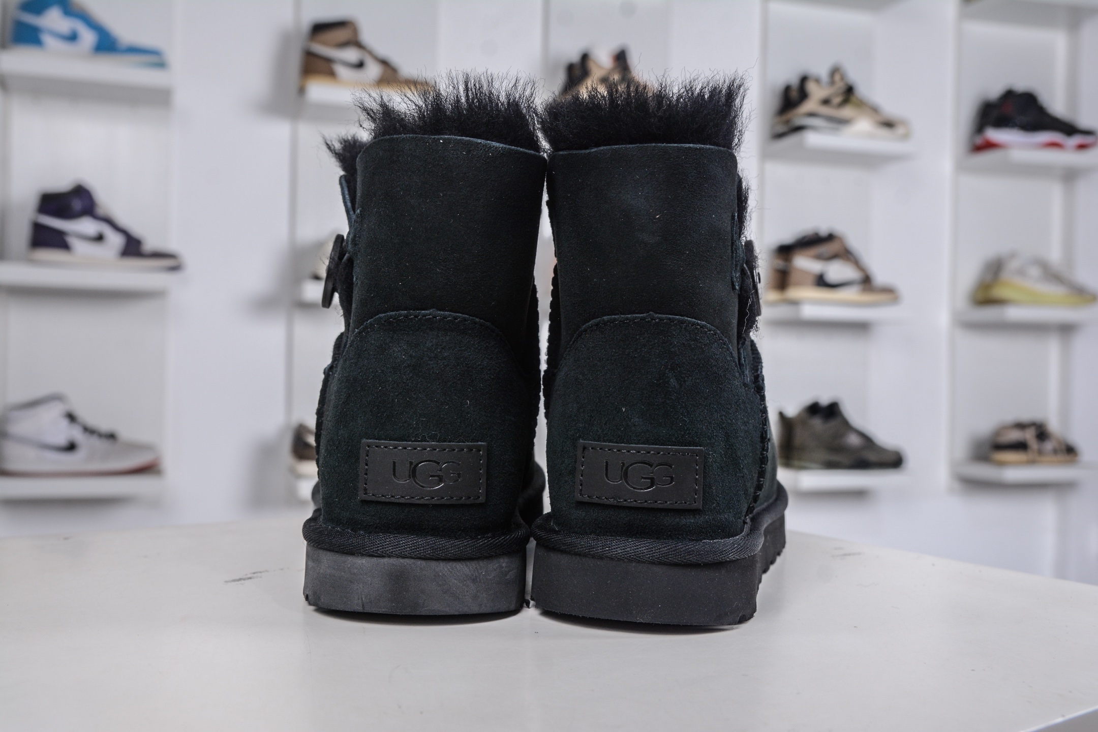 220 UGG MINI BAILEY BUTTON II 黑色 秋冬欧美风经典纽扣短筒平底套筒短靴雪地靴女靴 1016422-BLK