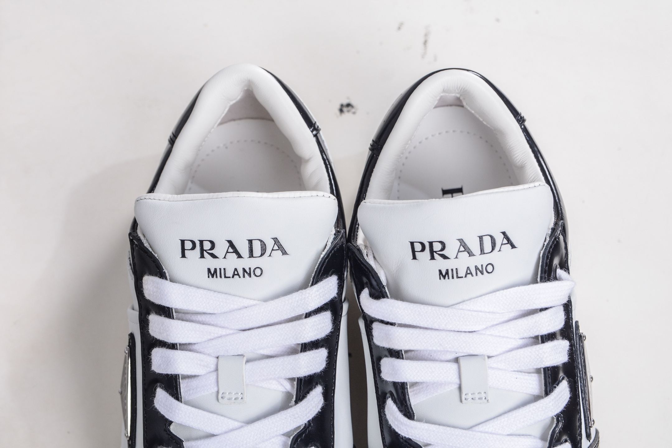 360 LJ纯原 Prada Downtown 普拉达三角徽标舒适百搭时尚板鞋