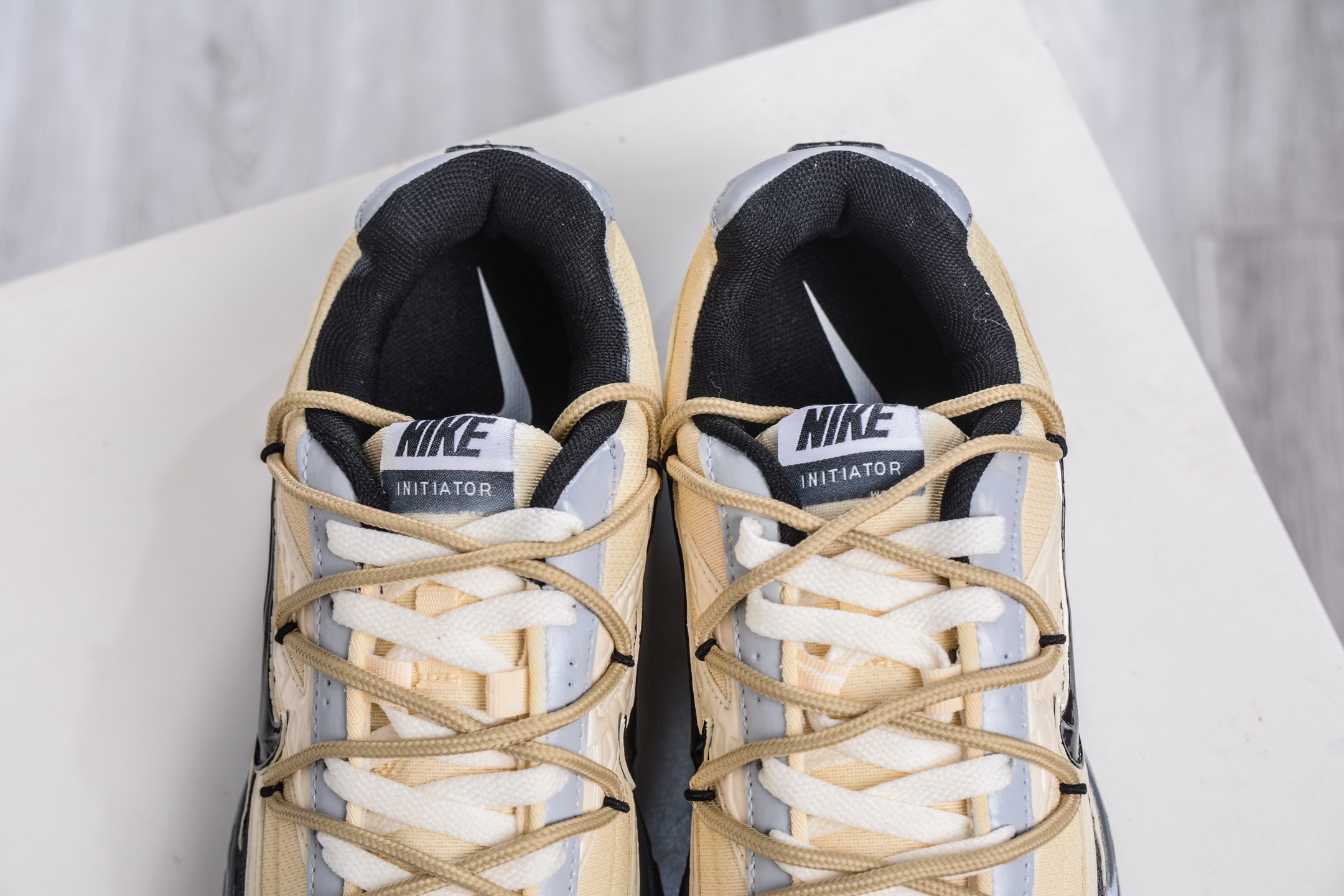 260 NIKE INITIAOR创始者系列复古休闲运动舒适跑鞋 394055-100