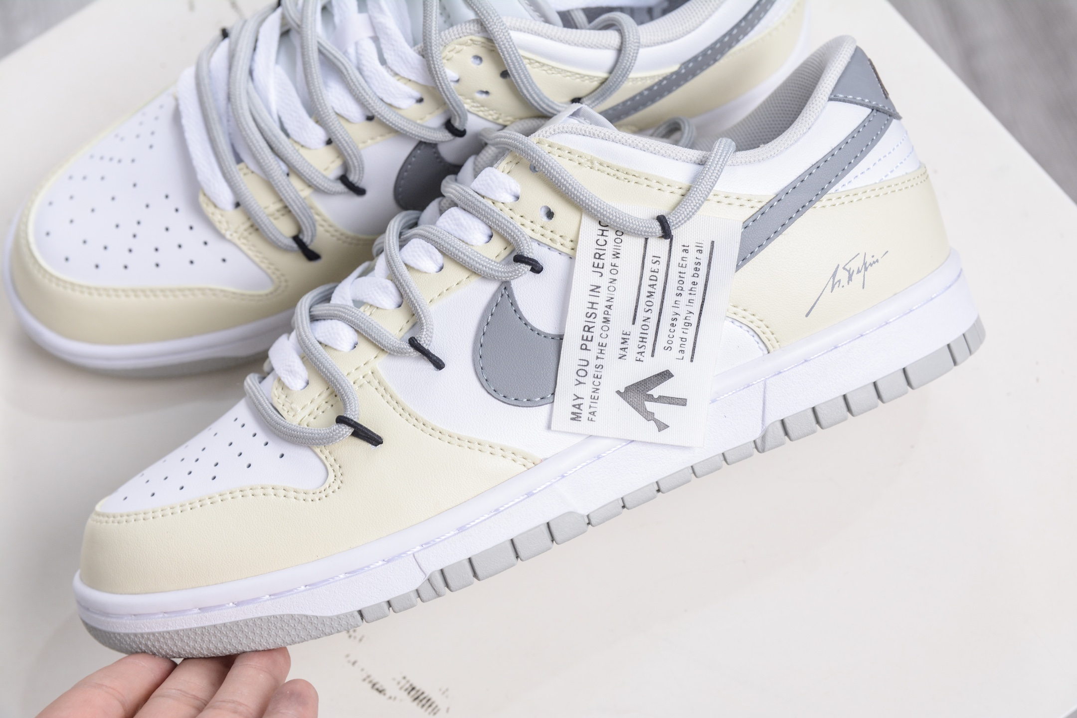 220 Nike SB Dunk Low 解构绑带 HF5441-105