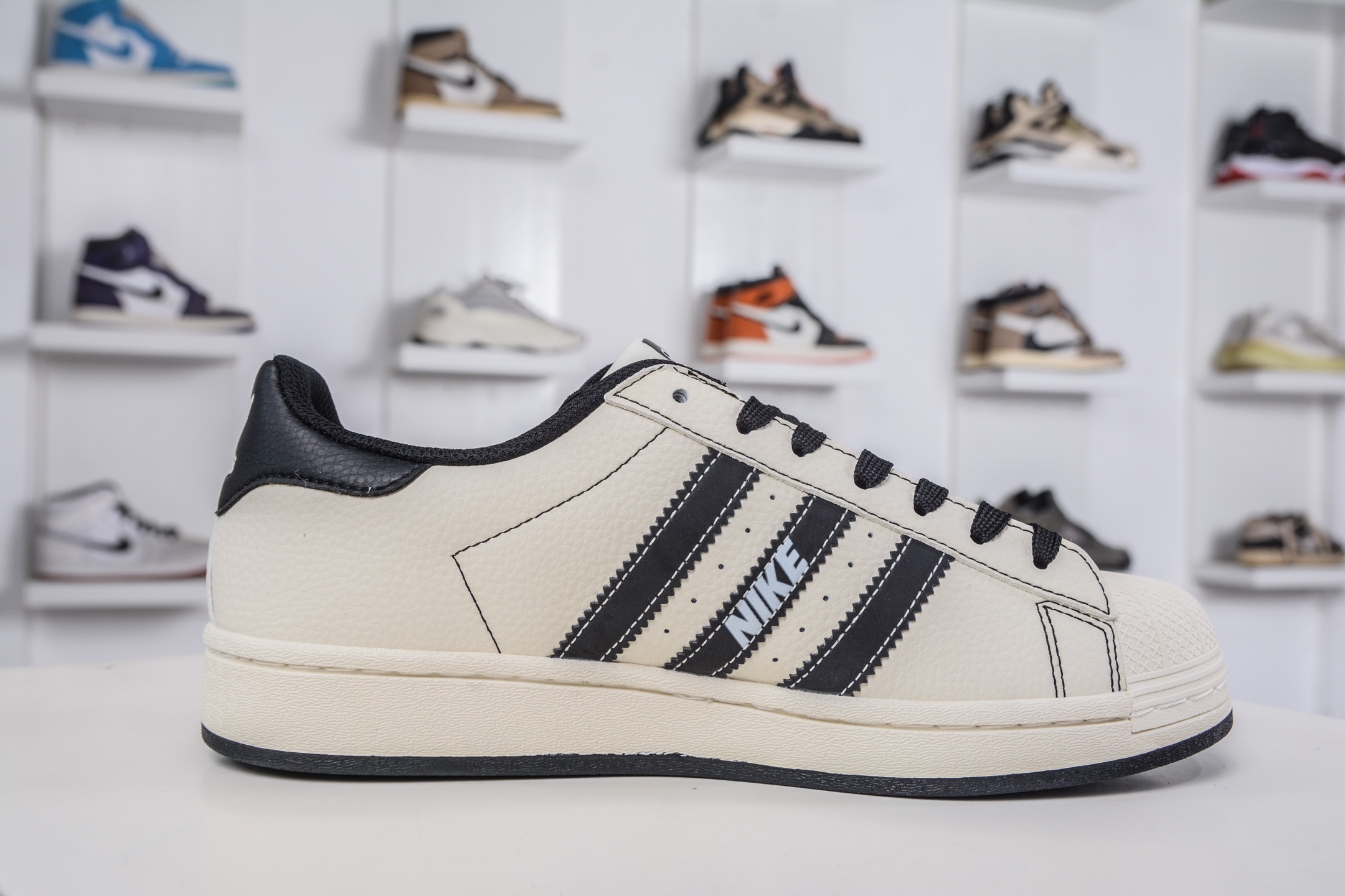 230 AD Originals Super x NIKE 耐克联名 白黑 经典复古贝壳头板鞋 DS5807