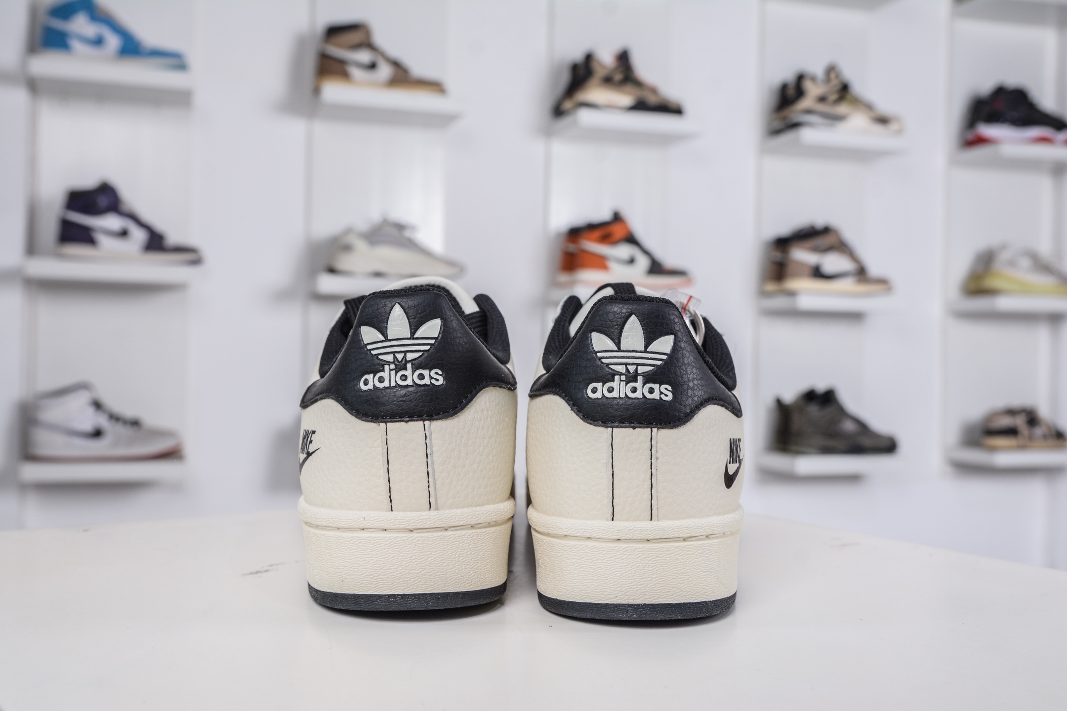 230 AD Originals Super x NIKE 耐克联名 白黑 经典复古贝壳头板鞋 DS5807