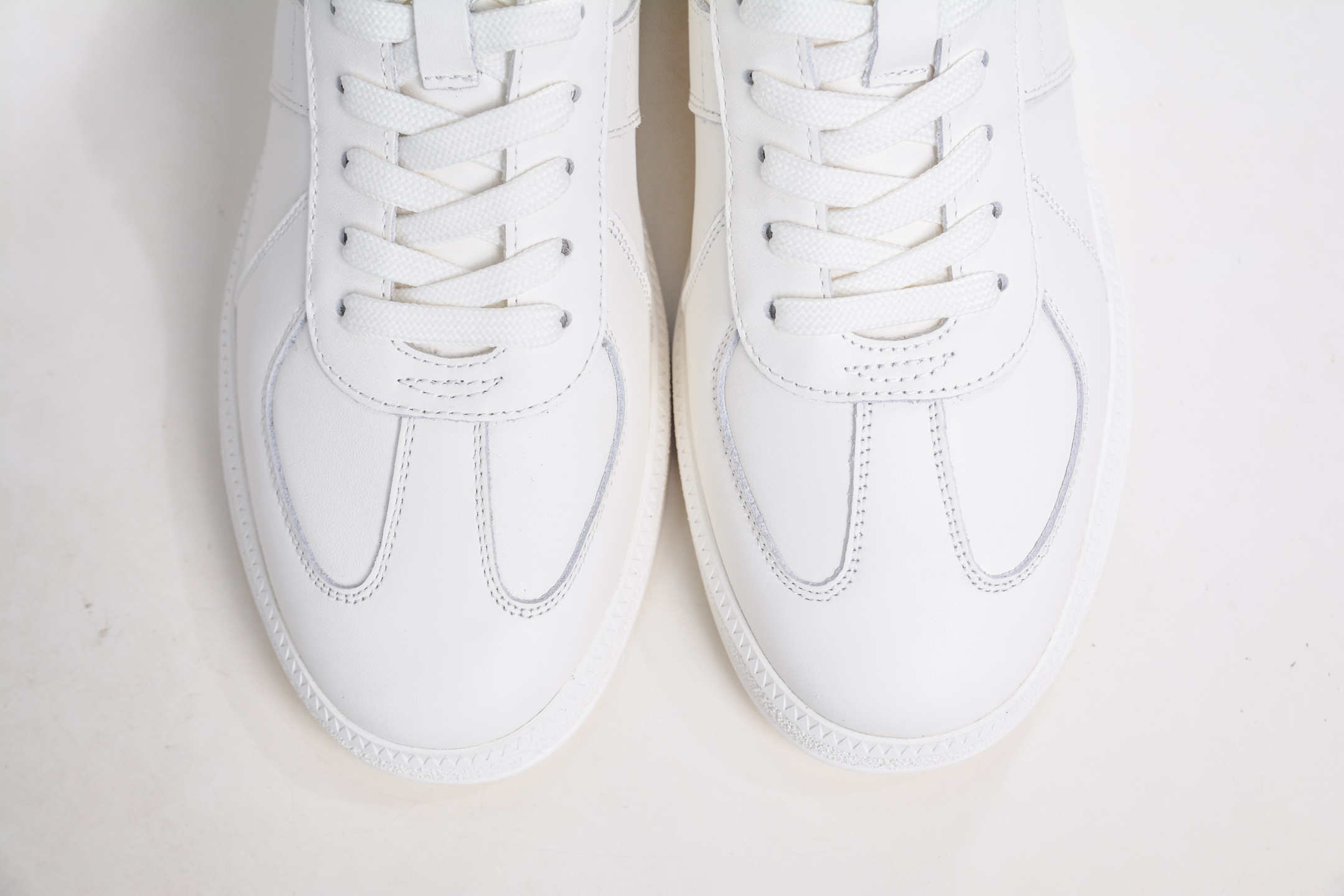 300 ECCO爱步男鞋德训鞋秋 经典时尚百搭舒适小白鞋男