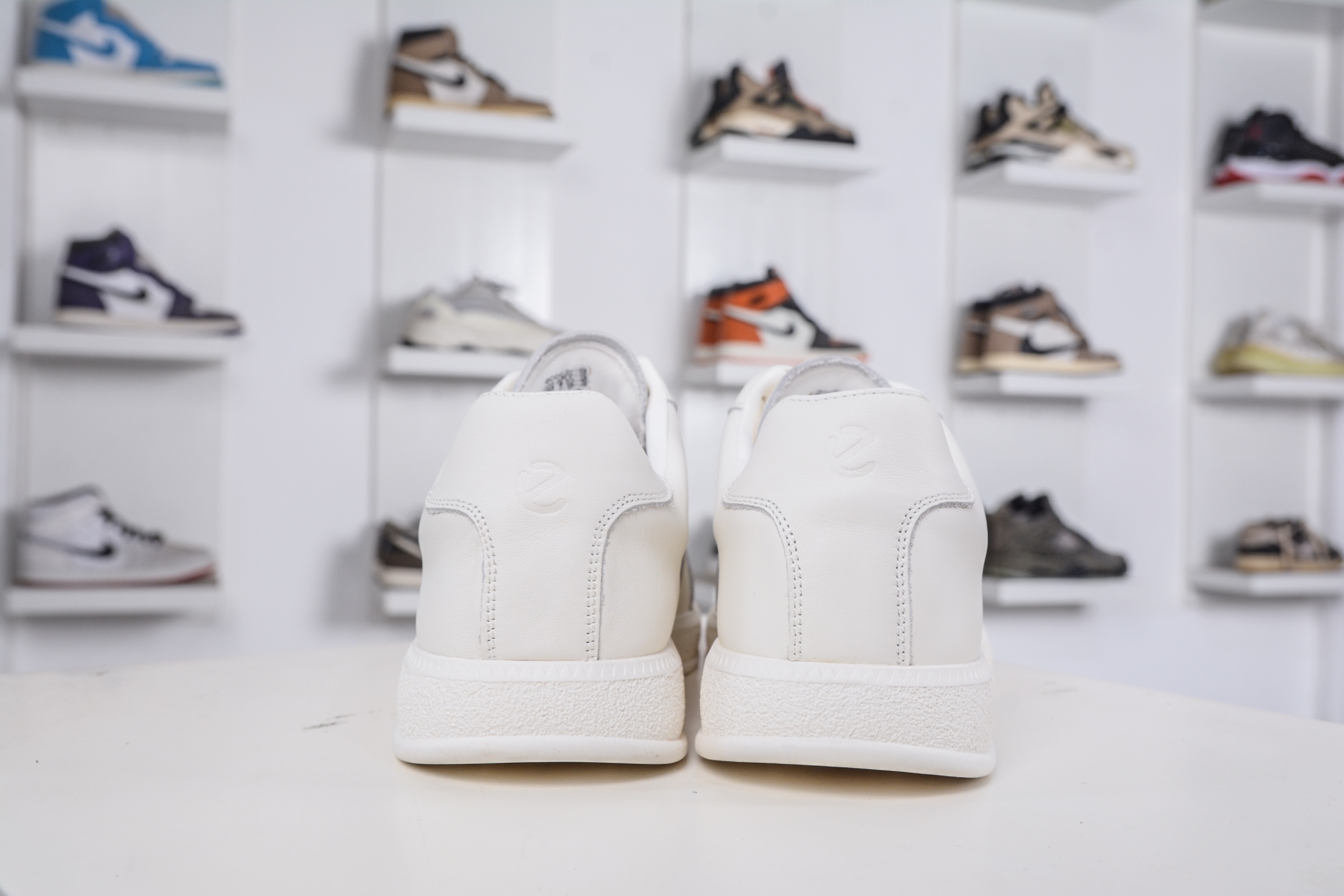 300 ECCO爱步男鞋德训鞋秋 经典时尚百搭舒适小白鞋男