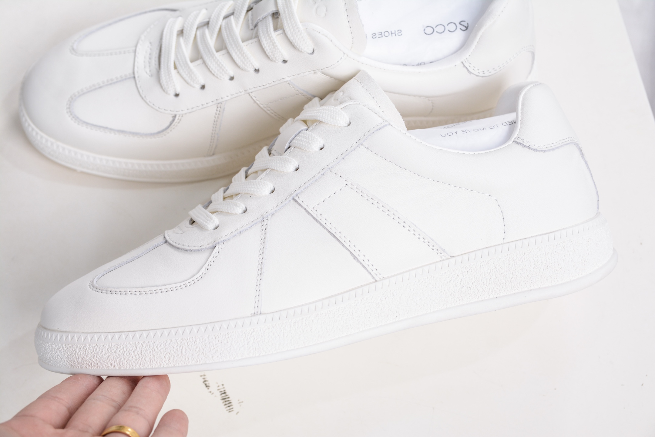 300 ECCO爱步男鞋德训鞋秋 经典时尚百搭舒适小白鞋男