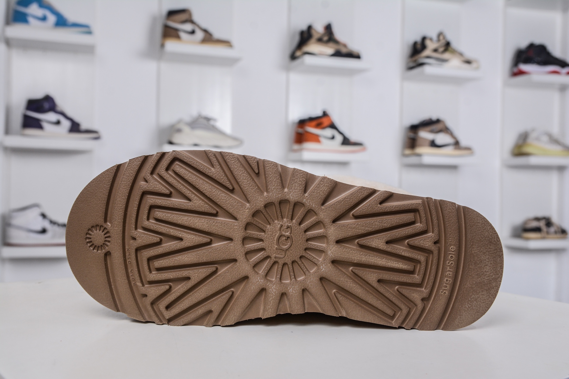 320 UGG Funkarra 芙卡拉 栗色 1143954-CHE