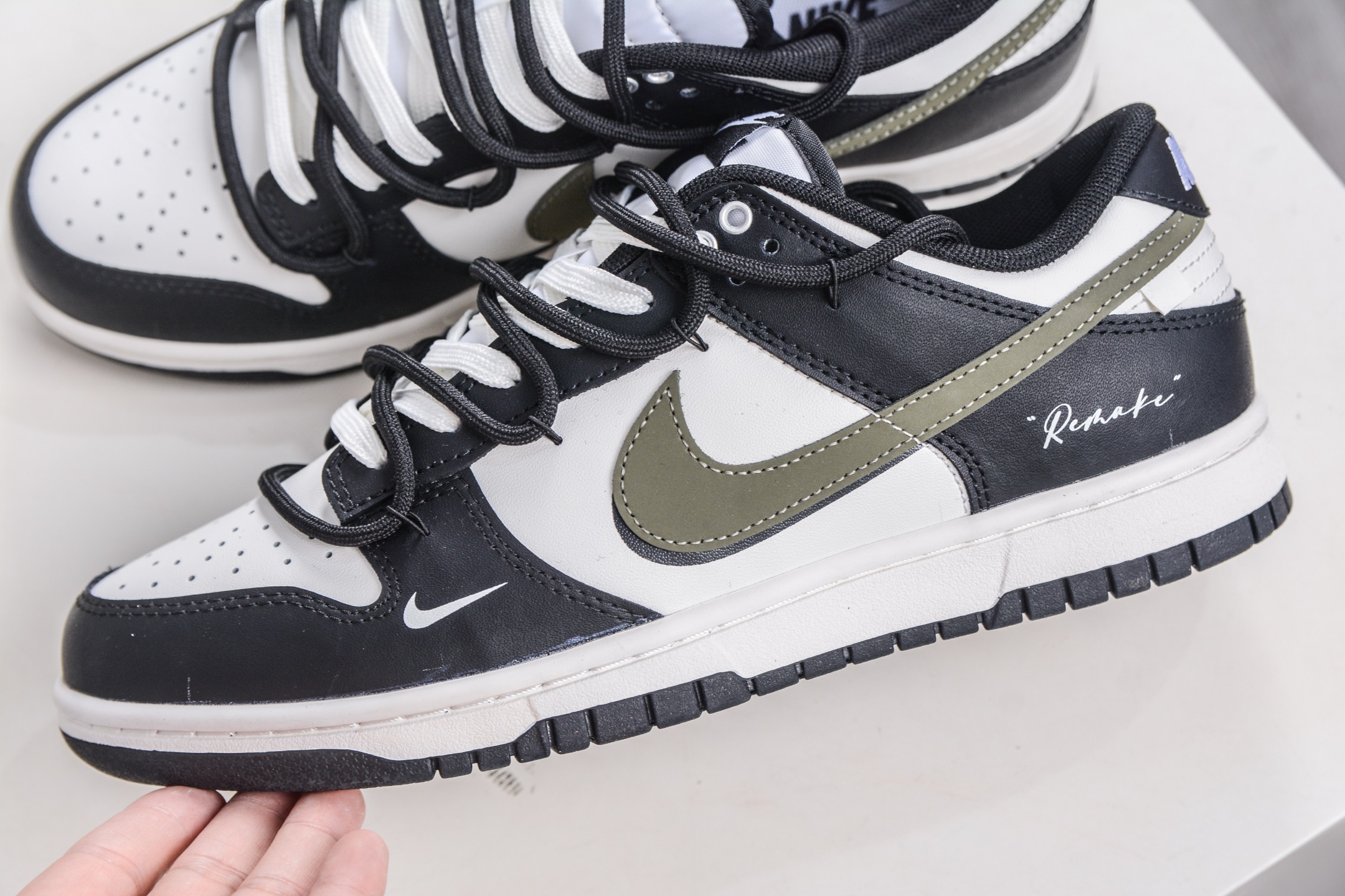 Nike Dunk Low 山居冷茶 此款鞋身大面积选用纯白皮革 BG0512-083