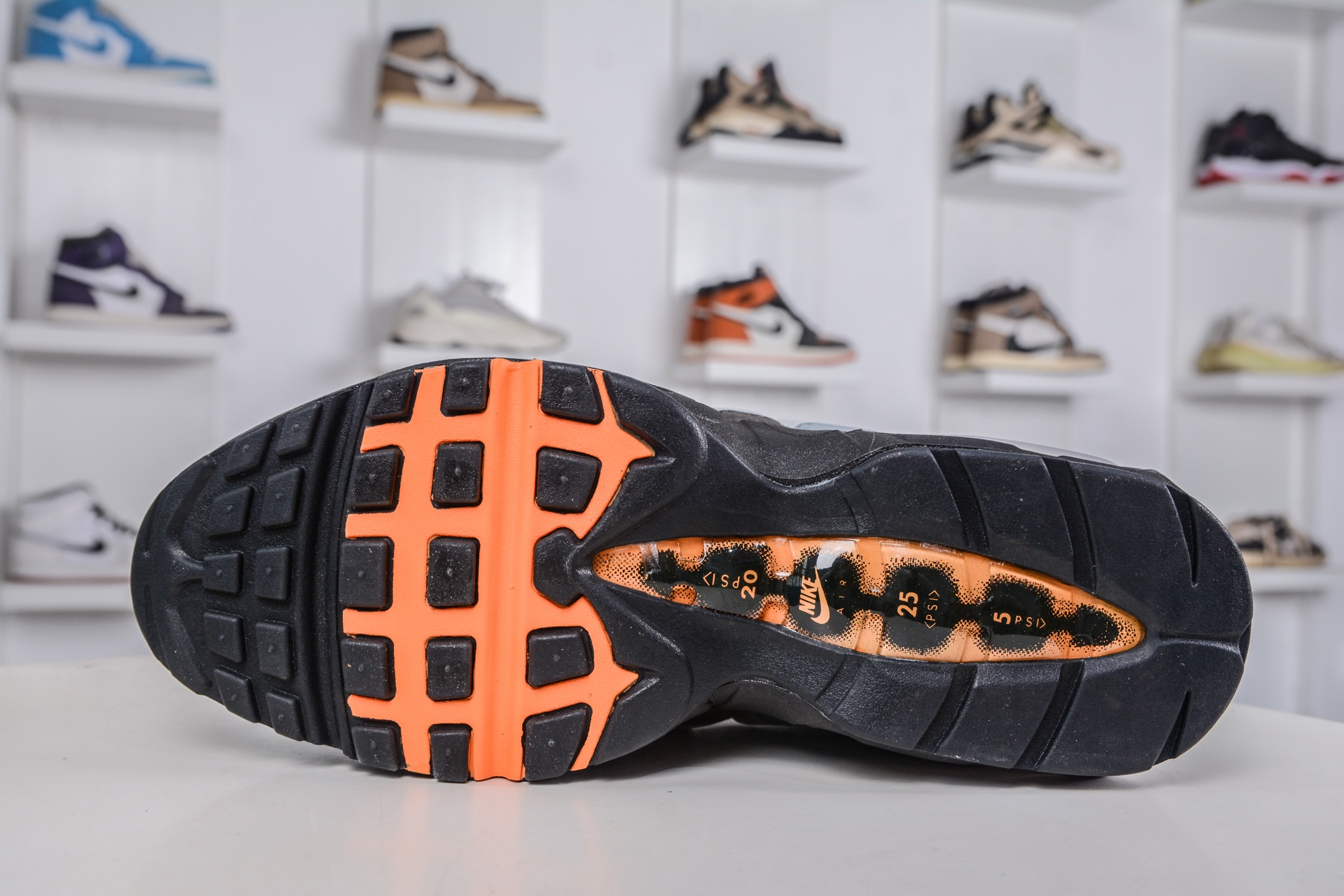 NIKE Air 95 潮流百搭 气垫缓震慢跑鞋 HM4740-005