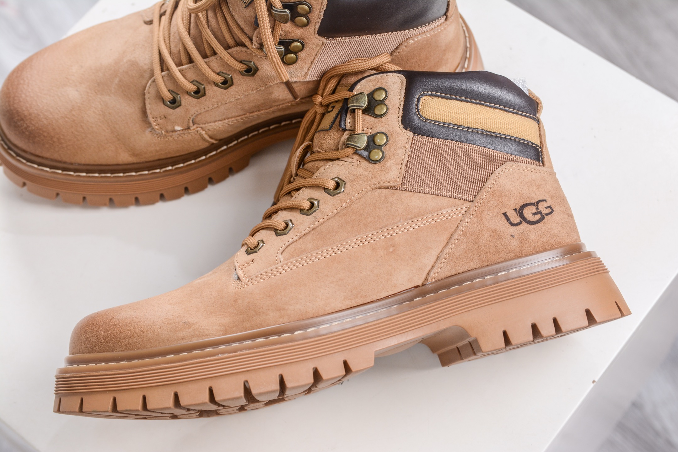 310 UGG Tasman Weather Hybrid 塔斯曼混合系列中帮轻量休闲马丁靴