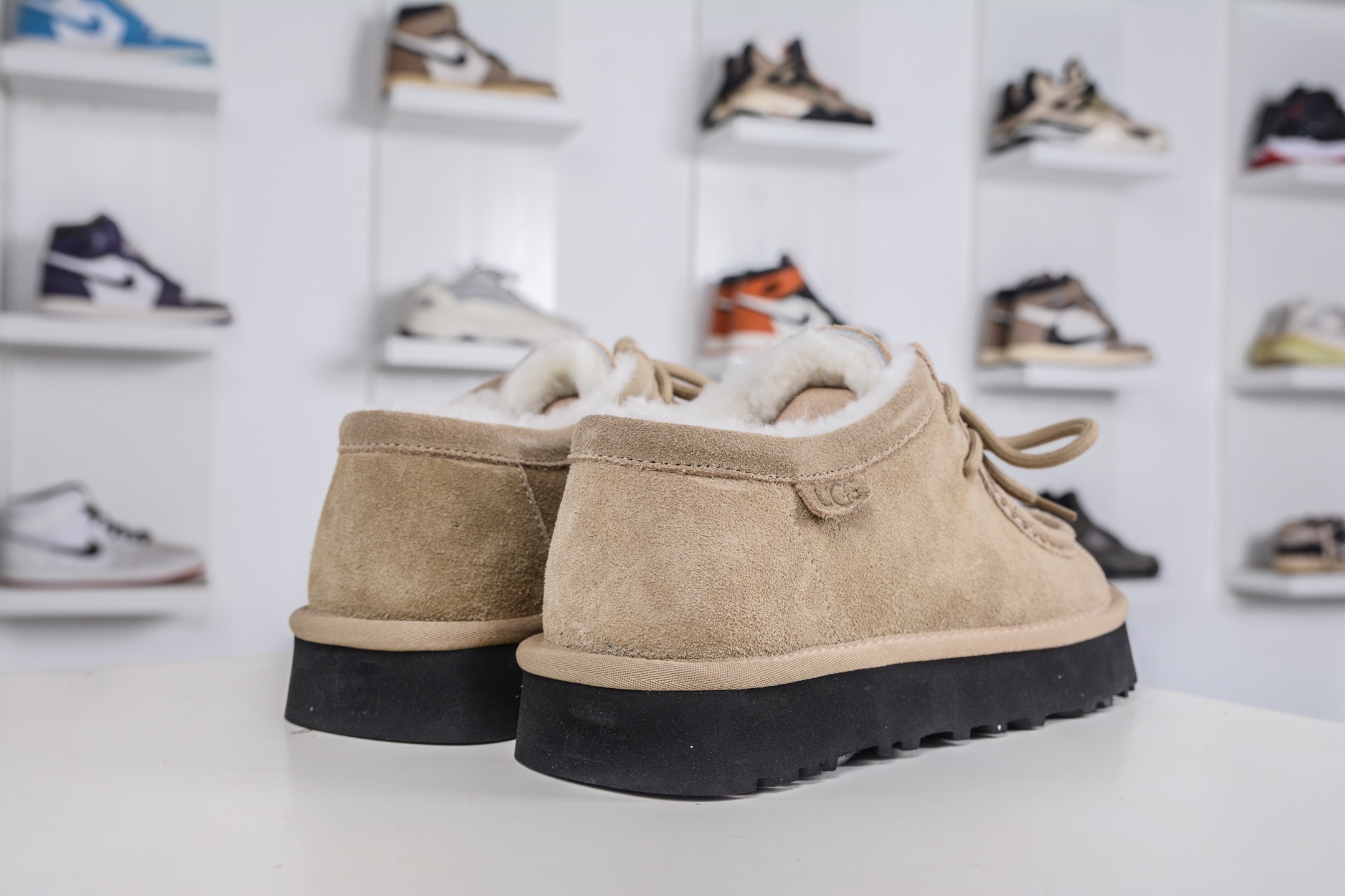 300 UGG 巴恩风格 复古袋鼠鞋 浅棕色 来自巴恩风复古美学和都市漫步松弛感