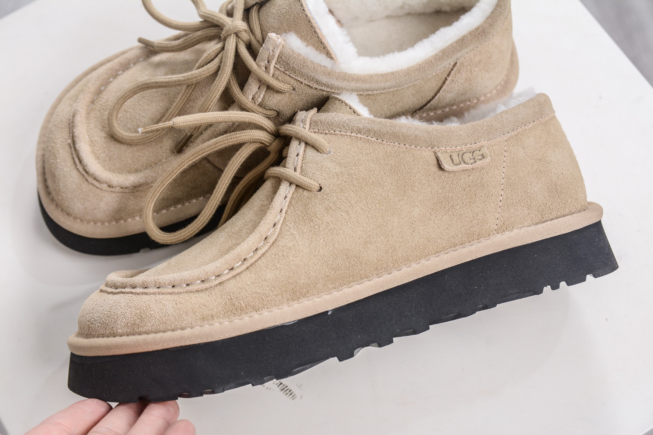 300 UGG 巴恩风格 复古袋鼠鞋 浅棕色 来自巴恩风复古美学和都市漫步松弛感