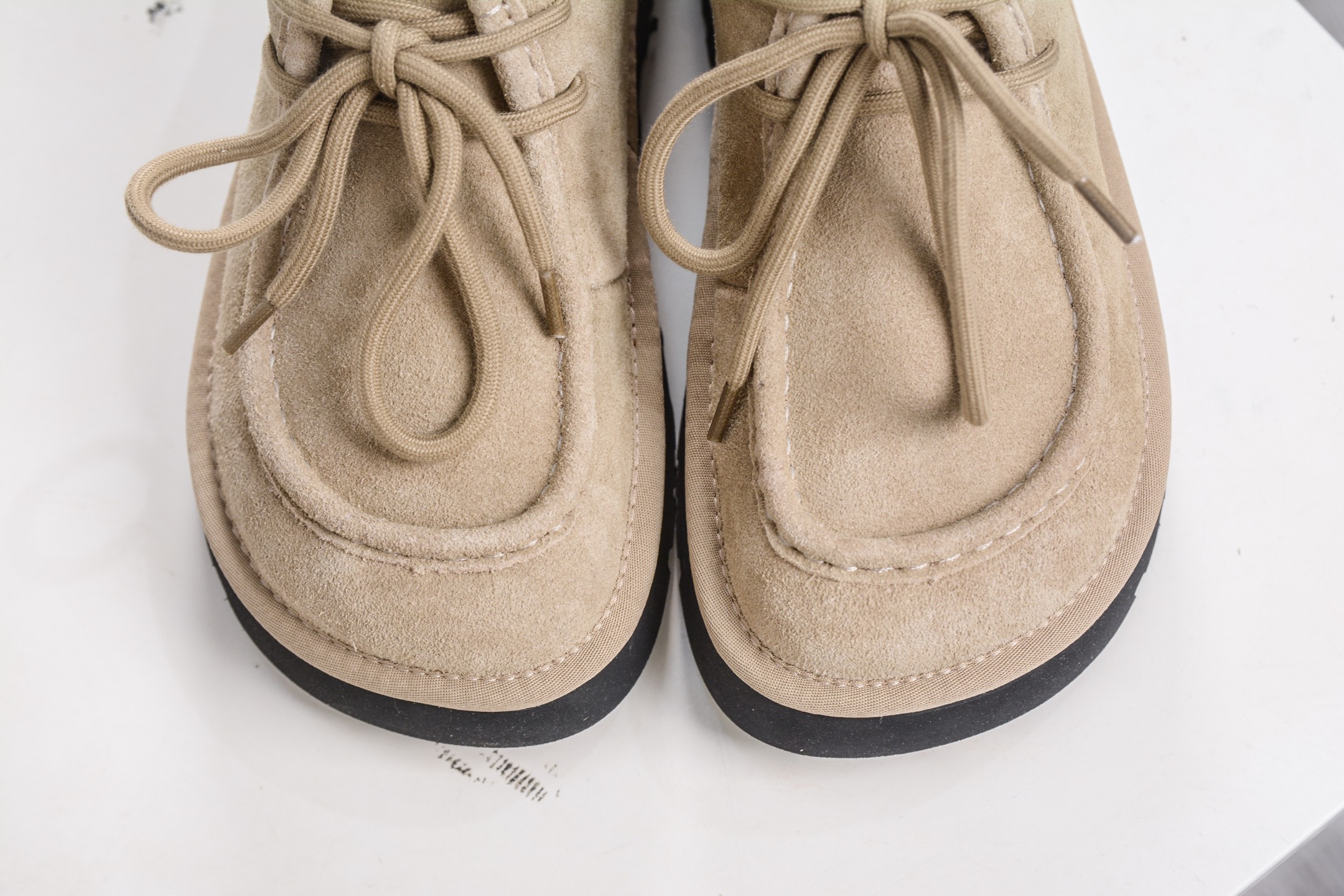 300 UGG 巴恩风格 复古袋鼠鞋 浅棕色 来自巴恩风复古美学和都市漫步松弛感