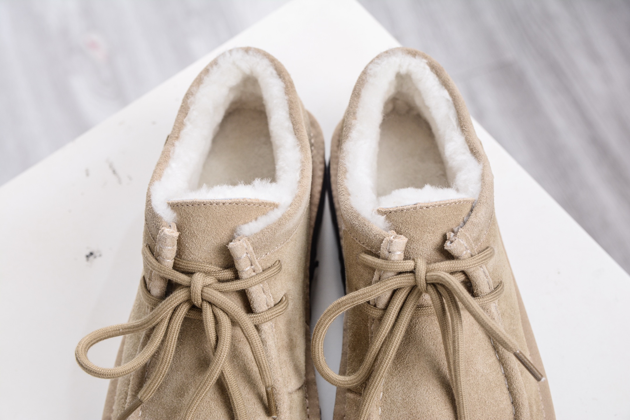 300 UGG 巴恩风格 复古袋鼠鞋 浅棕色 来自巴恩风复古美学和都市漫步松弛感