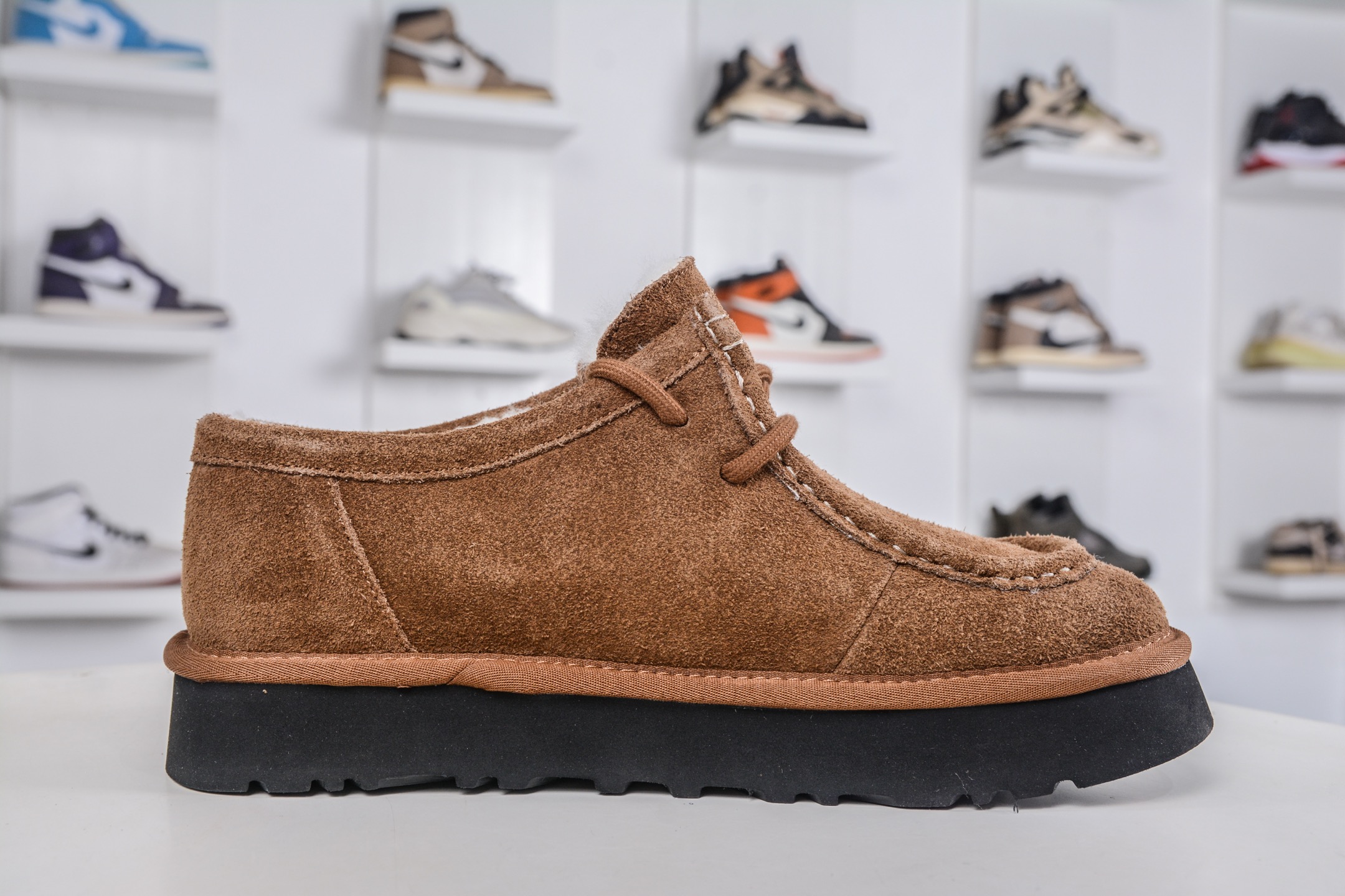 300 UGG 巴恩风格 复古袋鼠鞋 栗色 来自巴恩风复古美学和都市漫步松弛感-Chinese UA Cheap High Quatity Brand Clothes Bags handbags Sneakers wholesale wholesaler seller from China Factory suppliers Fashion Clothing Shoes best Quality Beautiful Price 300 UGG 巴恩风格 复古袋鼠鞋 栗色 来自巴恩风复古美学和都市漫步松弛感