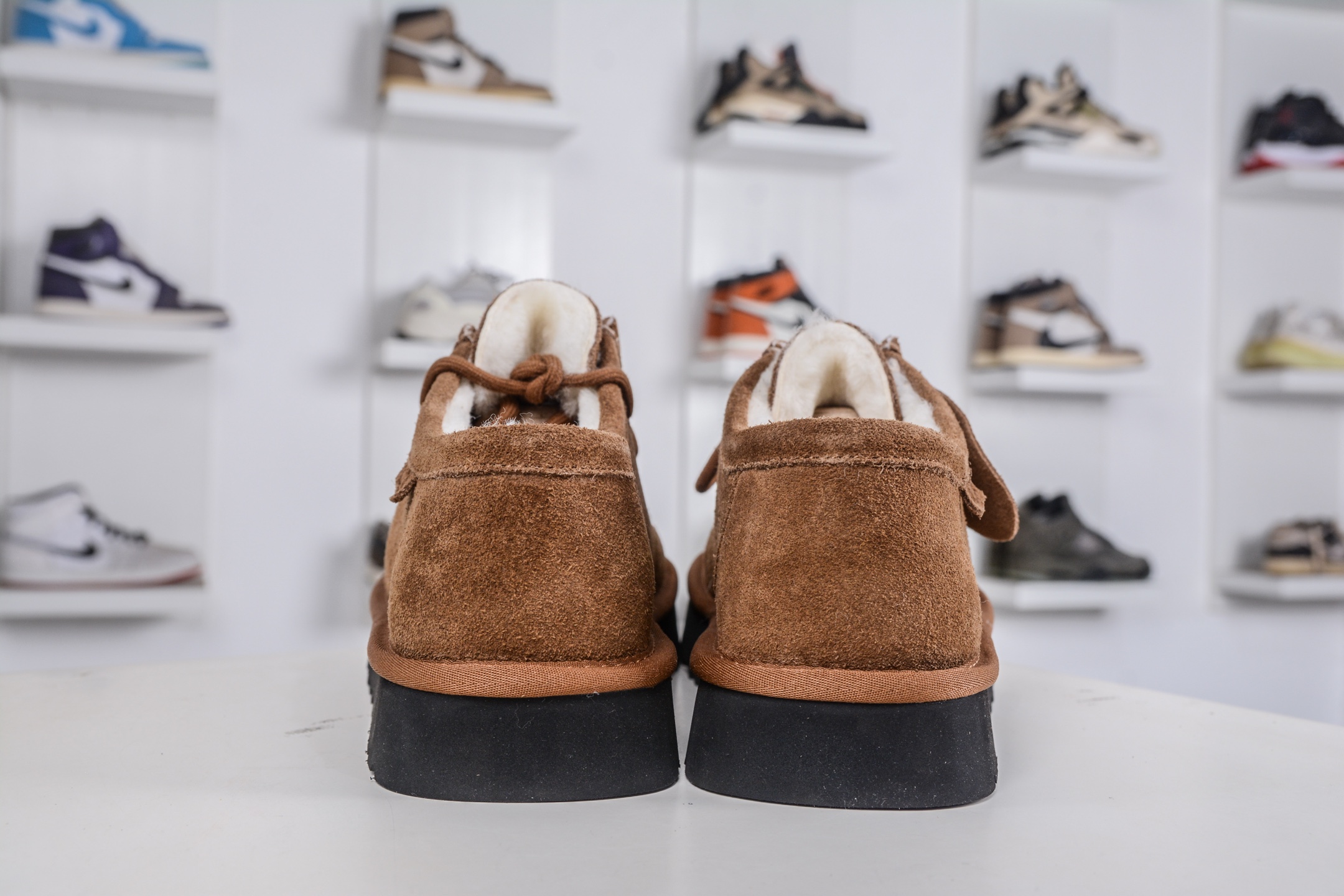 300 UGG 巴恩风格 复古袋鼠鞋 栗色 来自巴恩风复古美学和都市漫步松弛感-Chinese UA Cheap High Quatity Brand Clothes Bags handbags Sneakers wholesale wholesaler seller from China Factory suppliers Fashion Clothing Shoes best Quality Beautiful Price 300 UGG 巴恩风格 复古袋鼠鞋 栗色 来自巴恩风复古美学和都市漫步松弛感