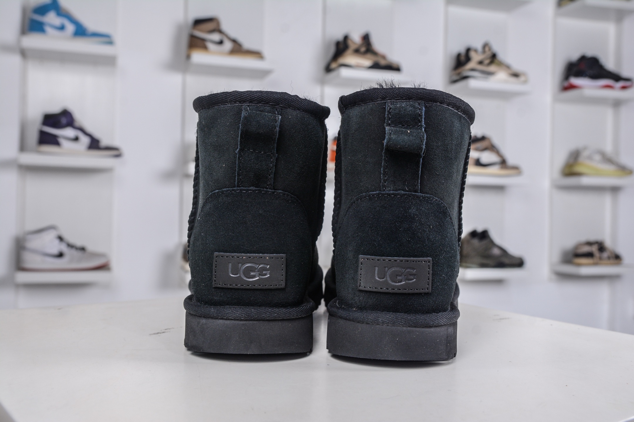 210 UGG CLASSIC MINI II 黑色 中筒薄底保暖雪地靴羊毛一体迷你短靴 1016222-BLK