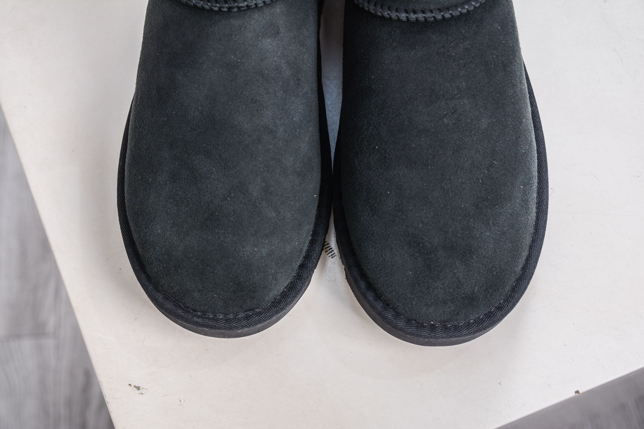 210 UGG CLASSIC MINI II 黑色 中筒薄底保暖雪地靴羊毛一体迷你短靴 1016222-BLK